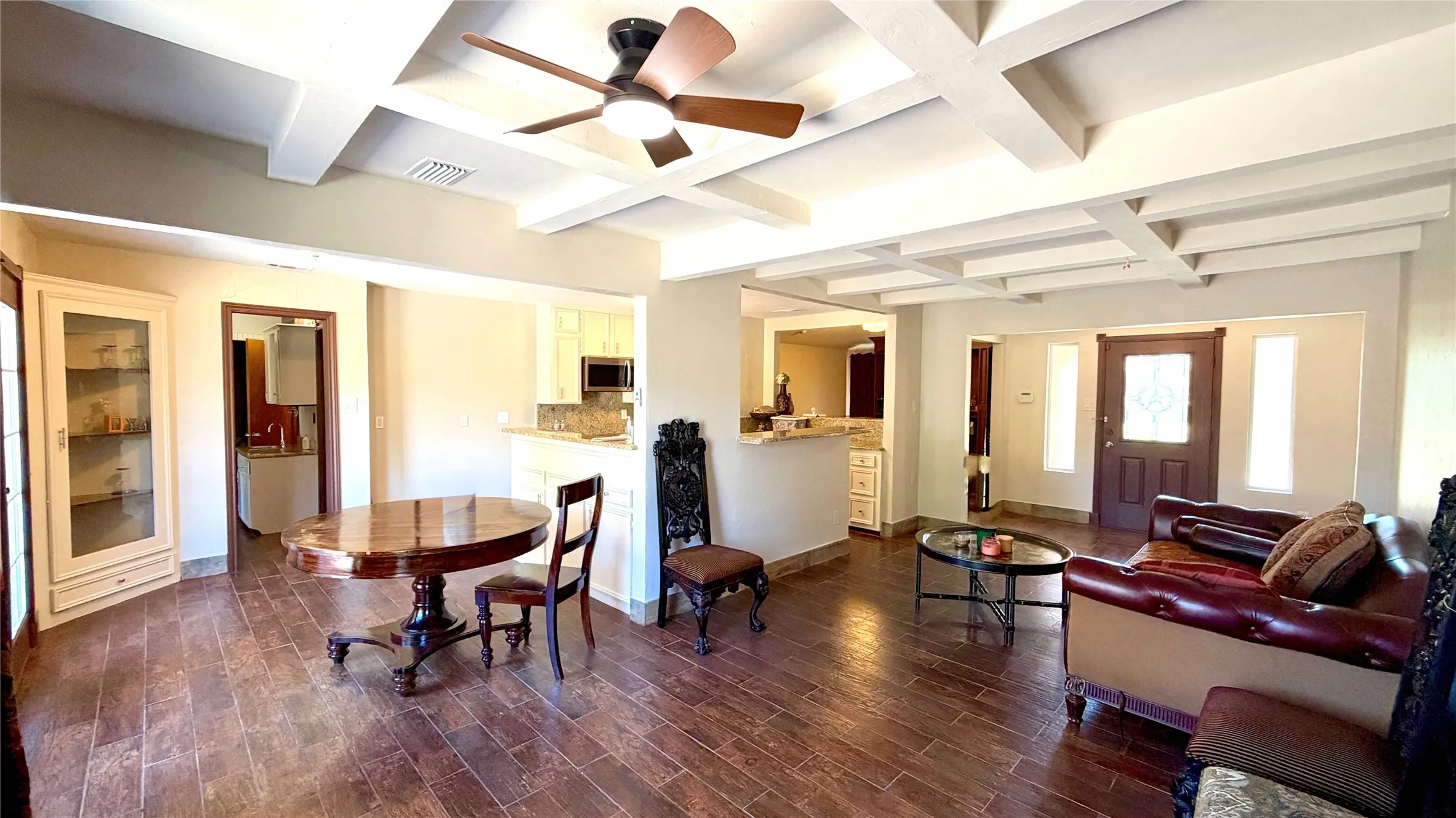 Single Family Residence For Sale in Kaufman County , 1002 Glenda Street, Terrell, Texas 75160, 3 Bedroom, 3 Bathroom, 2 Garage spaces, 2,343 Sqft, built in 1980, mls#21404283, Real Estate Agent in Terrell, Homes For Sale in Kaufman county, Homes For Sale in Terrell, Realtor in Terrell Texas, Real Estate Brokerage Independent Realty Texas, Luminita Cordes Realtor