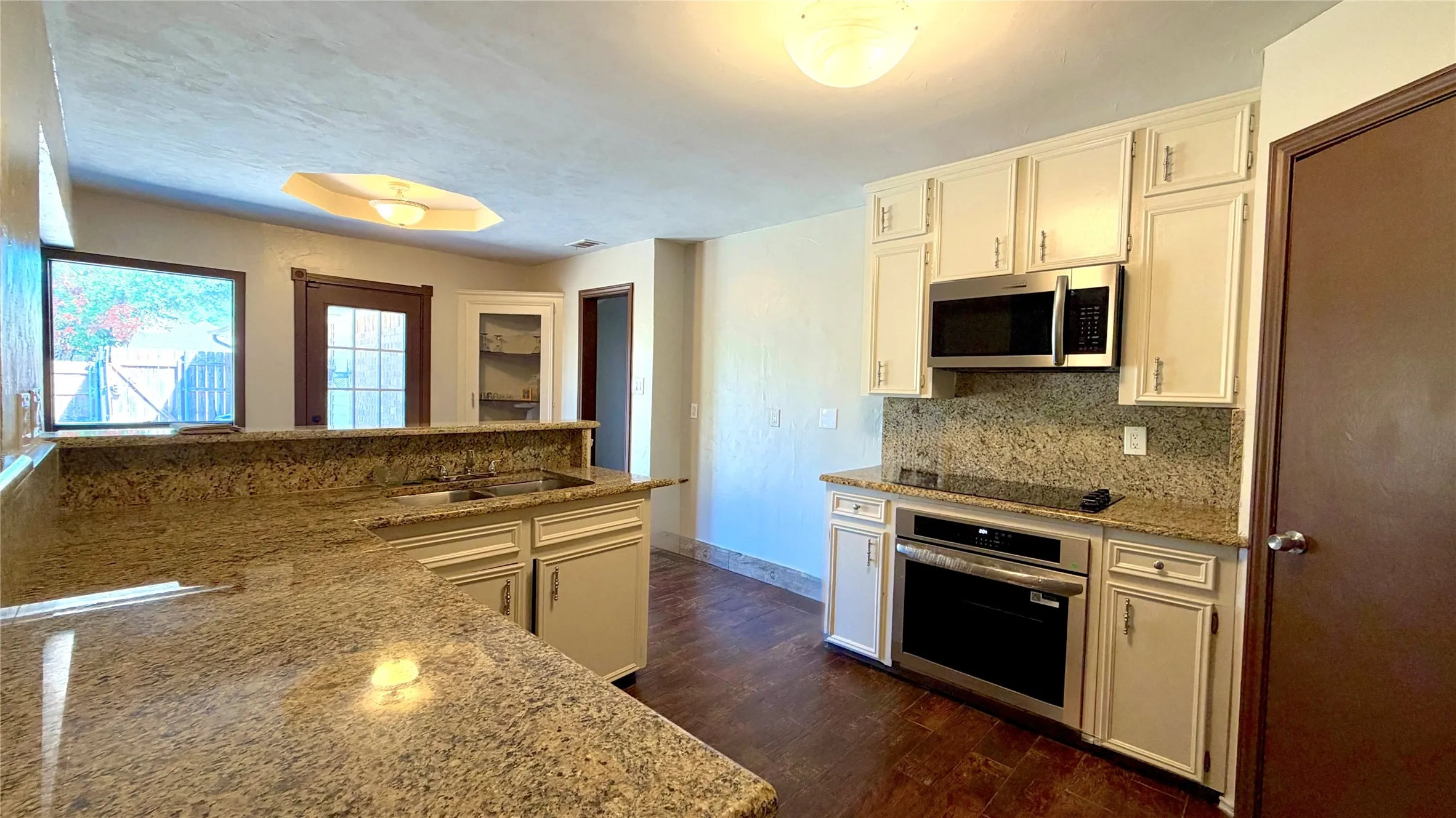 Single Family Residence For Sale in Kaufman County , 1002 Glenda Street, Terrell, Texas 75160, 3 Bedroom, 3 Bathroom, 2 Garage spaces, 2,343 Sqft, built in 1980, mls#21404283, Real Estate Agent in Terrell, Homes For Sale in Kaufman county, Homes For Sale in Terrell, Realtor in Terrell Texas, Real Estate Brokerage Independent Realty Texas, Luminita Cordes Realtor