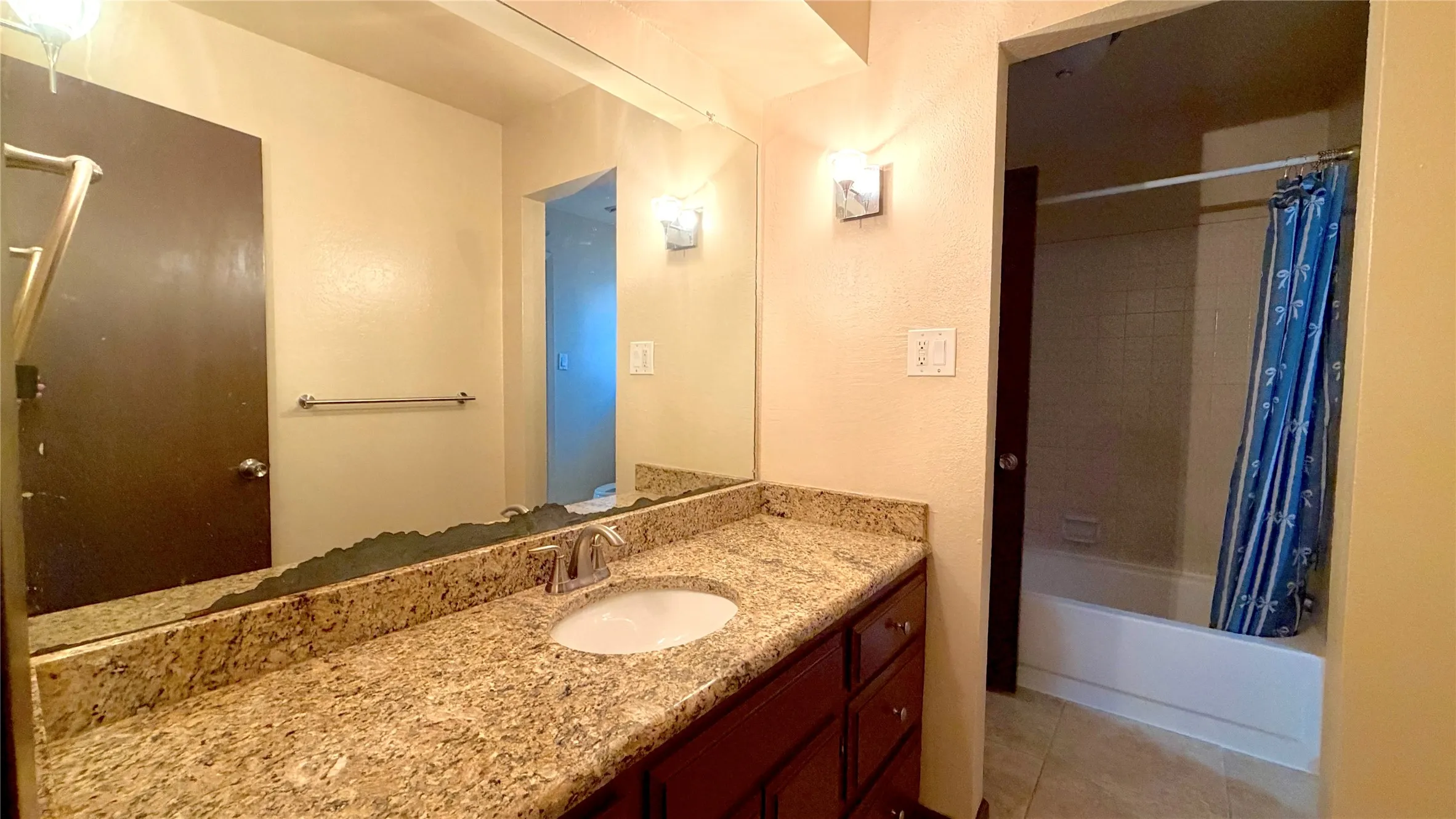 Single Family Residence For Sale in Kaufman County , 1002 Glenda Street, Terrell, Texas 75160, 3 Bedroom, 3 Bathroom, 2 Garage spaces, 2,343 Sqft, built in 1980, mls#21404283, Real Estate Agent in Terrell, Homes For Sale in Kaufman county, Homes For Sale in Terrell, Realtor in Terrell Texas, Real Estate Brokerage Independent Realty Texas, Luminita Cordes Realtor