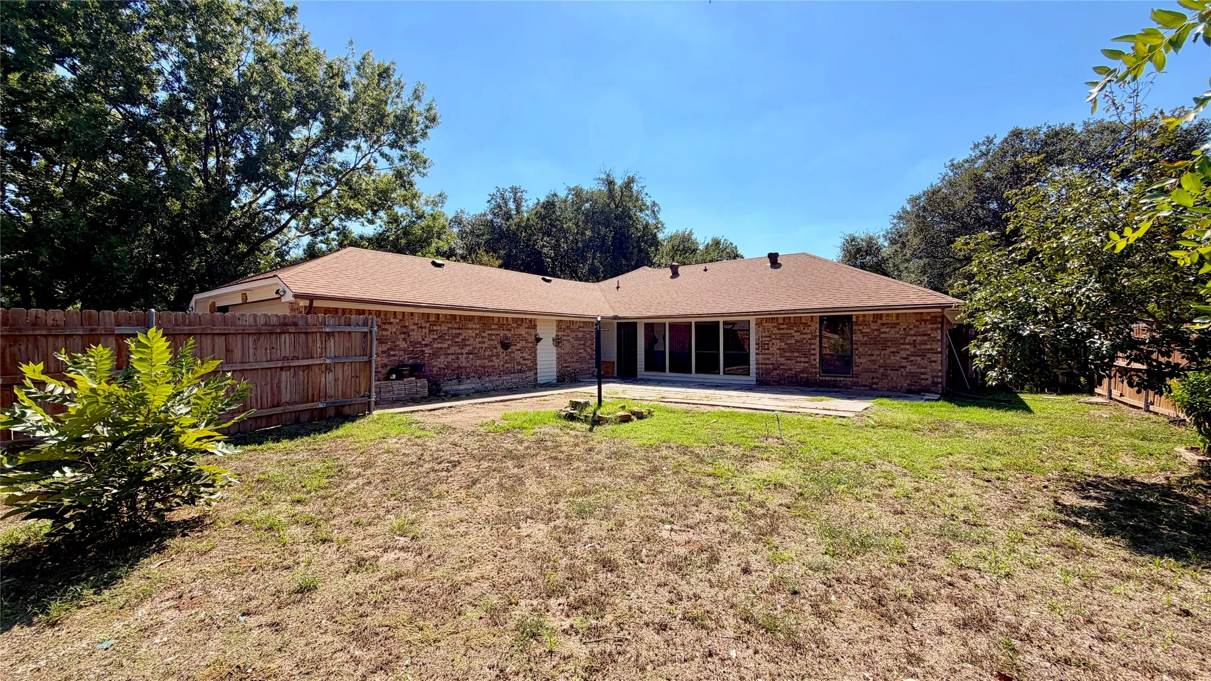 Single Family Residence For Sale in Kaufman County , 1002 Glenda Street, Terrell, Texas 75160, 3 Bedroom, 3 Bathroom, 2 Garage spaces, 2,343 Sqft, built in 1980, mls#21404283, Real Estate Agent in Terrell, Homes For Sale in Kaufman county, Homes For Sale in Terrell, Realtor in Terrell Texas, Real Estate Brokerage Independent Realty Texas, Luminita Cordes Realtor