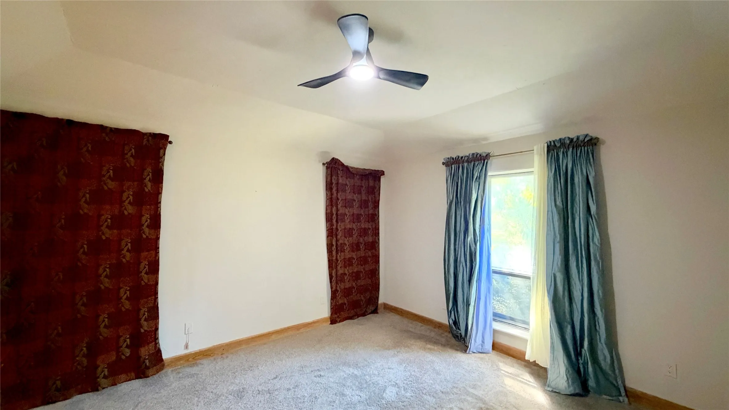 Single Family Residence For Sale in Kaufman County , 1002 Glenda Street, Terrell, Texas 75160, 3 Bedroom, 3 Bathroom, 2 Garage spaces, 2,343 Sqft, built in 1980, mls#21404283, Real Estate Agent in Terrell, Homes For Sale in Kaufman county, Homes For Sale in Terrell, Realtor in Terrell Texas, Real Estate Brokerage Independent Realty Texas, Luminita Cordes Realtor