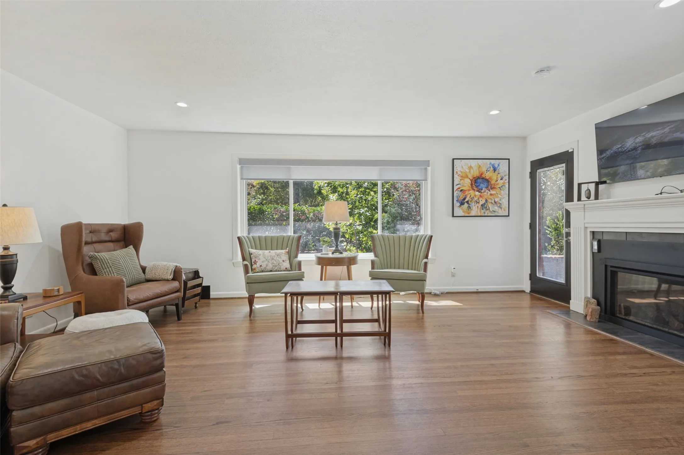 Single Family Residence For Sale in Dallas County , 447 W Colorado Boulevard, Dallas, Texas 75208, 3 Bedroom, 2 Bathroom, 2 Garage spaces, 2,301 Sqft, built in 1952, mls#21407580, Real Estate Agent in Dallas, Homes For Sale in Dallas county, Homes For Sale in Dallas, Realtor in Dallas Texas, Real Estate Brokerage Independent Realty Texas, Luminita Cordes Realtor