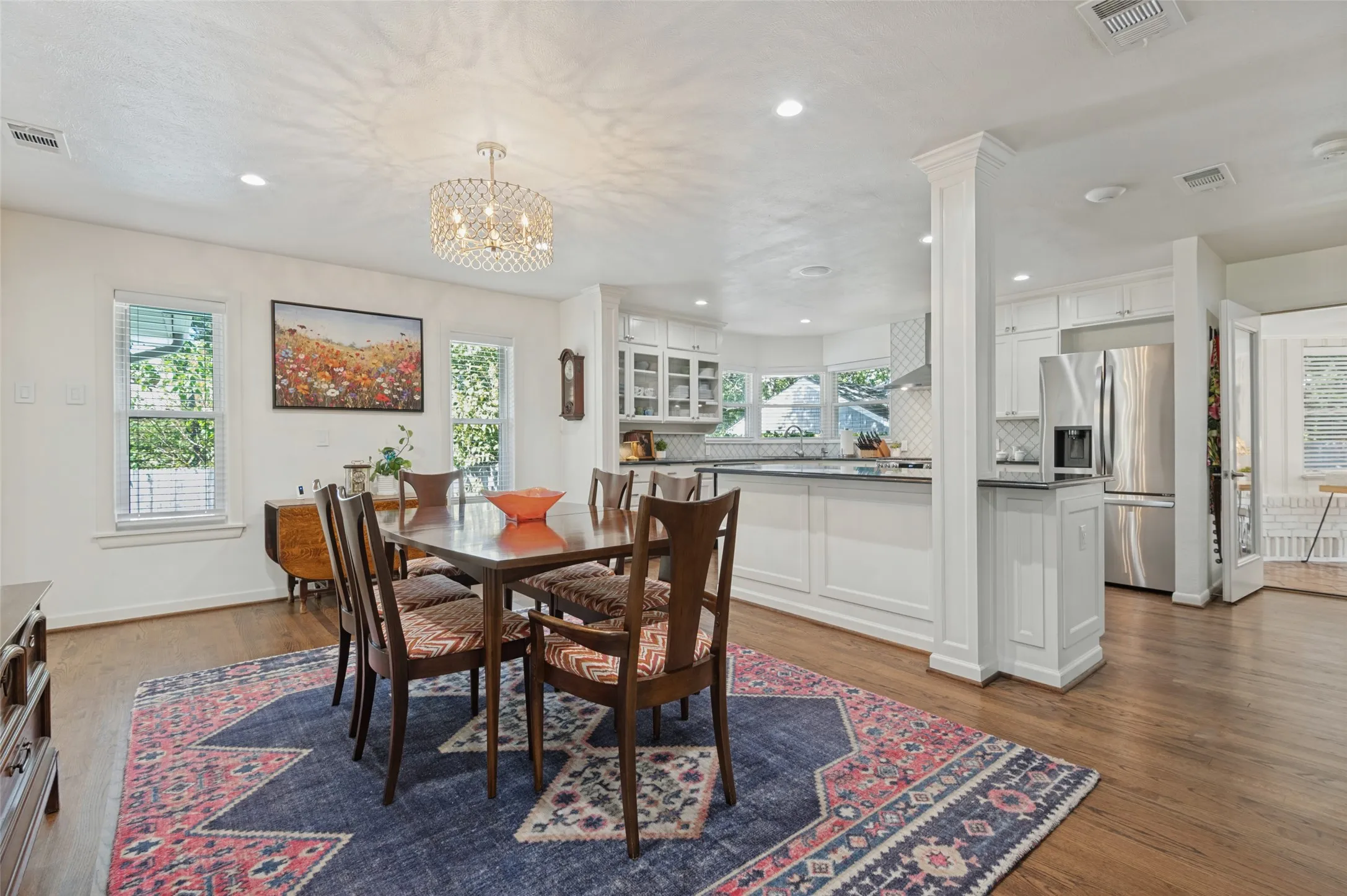 Single Family Residence For Sale in Dallas County , 447 W Colorado Boulevard, Dallas, Texas 75208, 3 Bedroom, 2 Bathroom, 2 Garage spaces, 2,301 Sqft, built in 1952, mls#21407580, Real Estate Agent in Dallas, Homes For Sale in Dallas county, Homes For Sale in Dallas, Realtor in Dallas Texas, Real Estate Brokerage Independent Realty Texas, Luminita Cordes Realtor