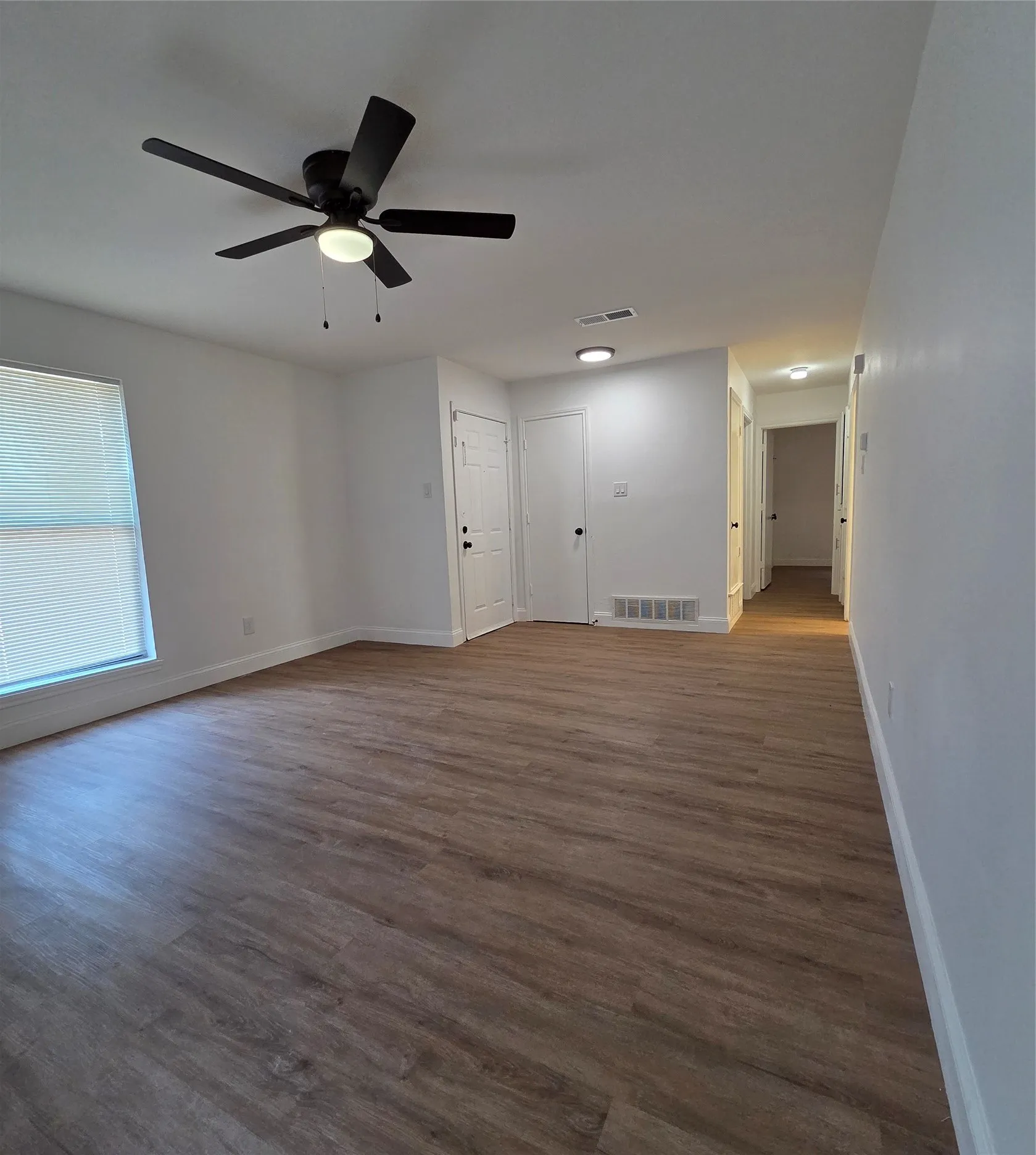 Single Family Residence For Sale in Dallas County , 10525 Big Thicket Drive, Dallas, Texas 75217, 3 Bedroom, 2 Bathroom, Garage spaces, 1,243 Sqft, built in 1979, mls#21407615, Real Estate Agent in Dallas, Homes For Sale in Dallas county, Homes For Sale in Dallas, Realtor in Dallas Texas, Real Estate Brokerage Independent Realty Texas, Luminita Cordes Realtor