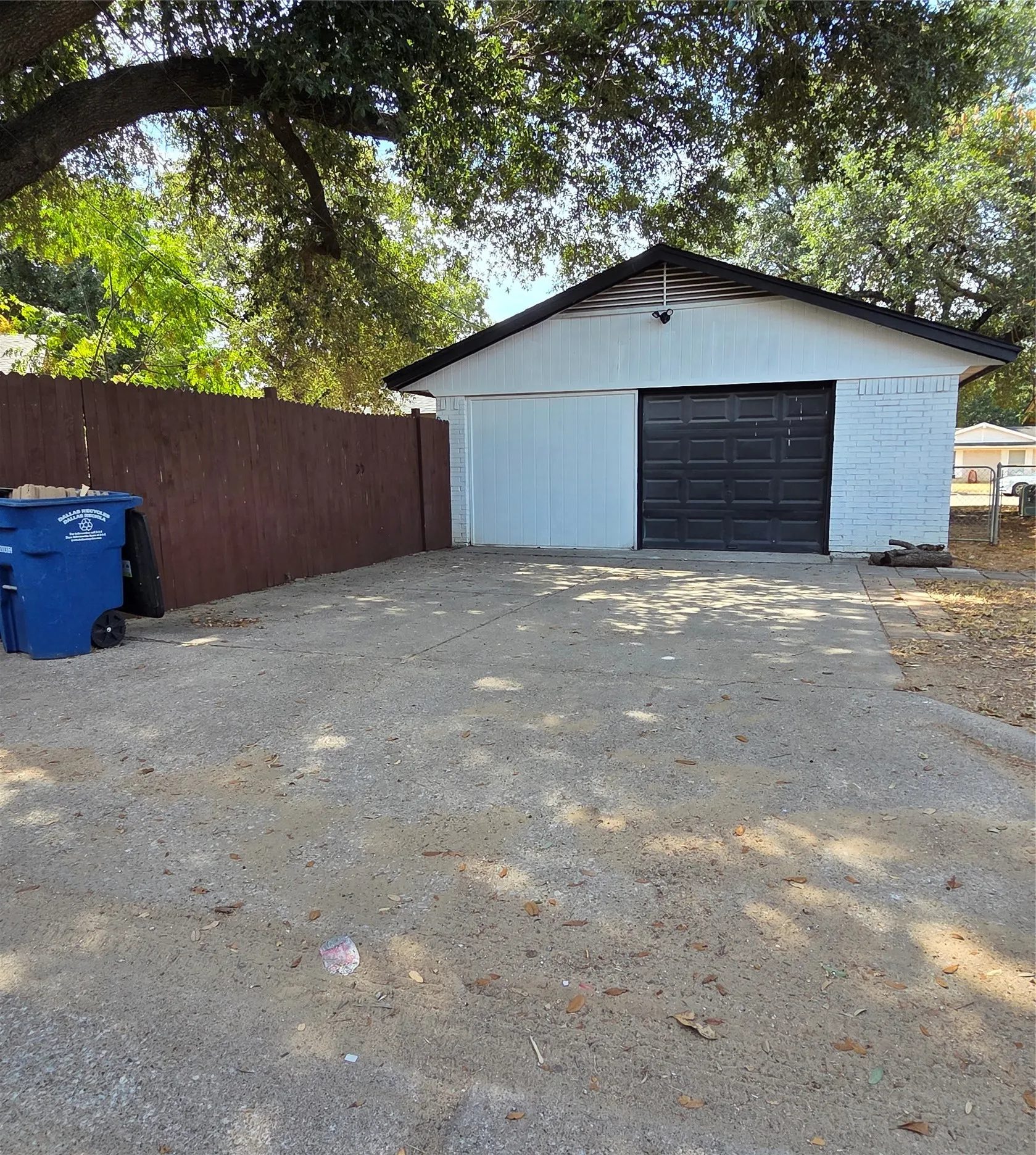 Single Family Residence For Sale in Dallas County , 10525 Big Thicket Drive, Dallas, Texas 75217, 3 Bedroom, 2 Bathroom, Garage spaces, 1,243 Sqft, built in 1979, mls#21407615, Real Estate Agent in Dallas, Homes For Sale in Dallas county, Homes For Sale in Dallas, Realtor in Dallas Texas, Real Estate Brokerage Independent Realty Texas, Luminita Cordes Realtor