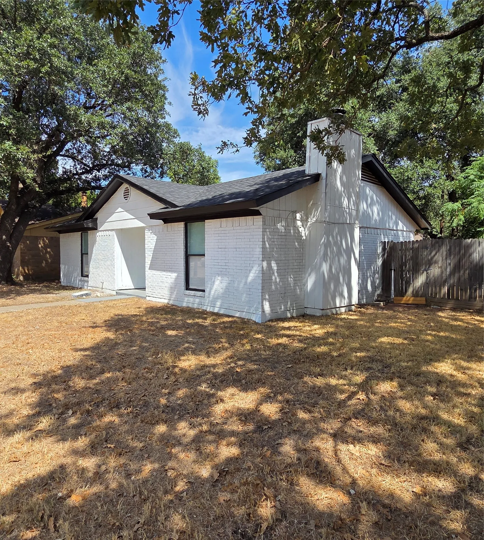 Single Family Residence For Sale in Dallas County , 10525 Big Thicket Drive, Dallas, Texas 75217, 3 Bedroom, 2 Bathroom, Garage spaces, 1,243 Sqft, built in 1979, mls#21407615, Real Estate Agent in Dallas, Homes For Sale in Dallas county, Homes For Sale in Dallas, Realtor in Dallas Texas, Real Estate Brokerage Independent Realty Texas, Luminita Cordes Realtor