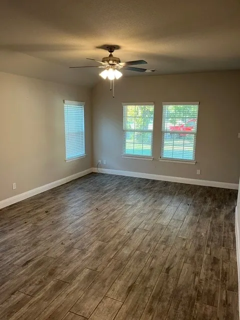Single Family Residence For Sale in Fannin County , 305 W Houston Street, Leonard, Texas 75452, 3 Bedroom, 2 Bathroom, 2 Garage spaces, 1,645 Sqft, built in 2024, mls#21407619, Real Estate Agent in Leonard, Homes For Sale in Fannin county, Homes For Sale in Leonard, Realtor in Leonard Texas, Real Estate Brokerage Independent Realty Texas, Luminita Cordes Realtor