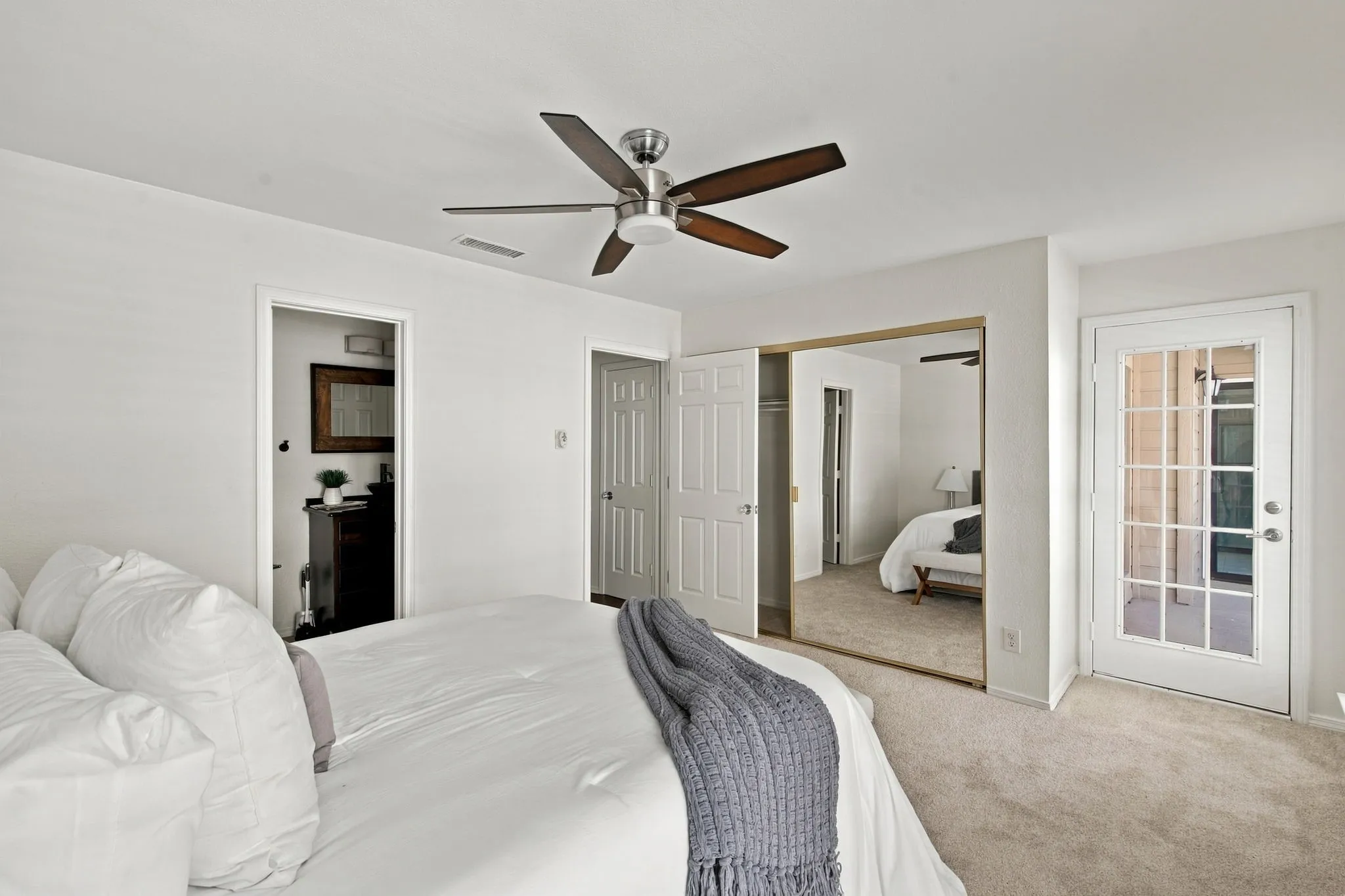 Condominium For Sale in Dallas County , 5200 Martel Avenue 25C, Dallas, Texas 75206, 2 Bedroom, 2 Bathroom, Garage spaces, 1,056 Sqft, built in 1983, mls#21404808, Real Estate Agent in Dallas, Homes For Sale in Dallas county, Homes For Sale in Dallas, Realtor in Dallas Texas, Real Estate Brokerage Independent Realty Texas, Luminita Cordes Realtor