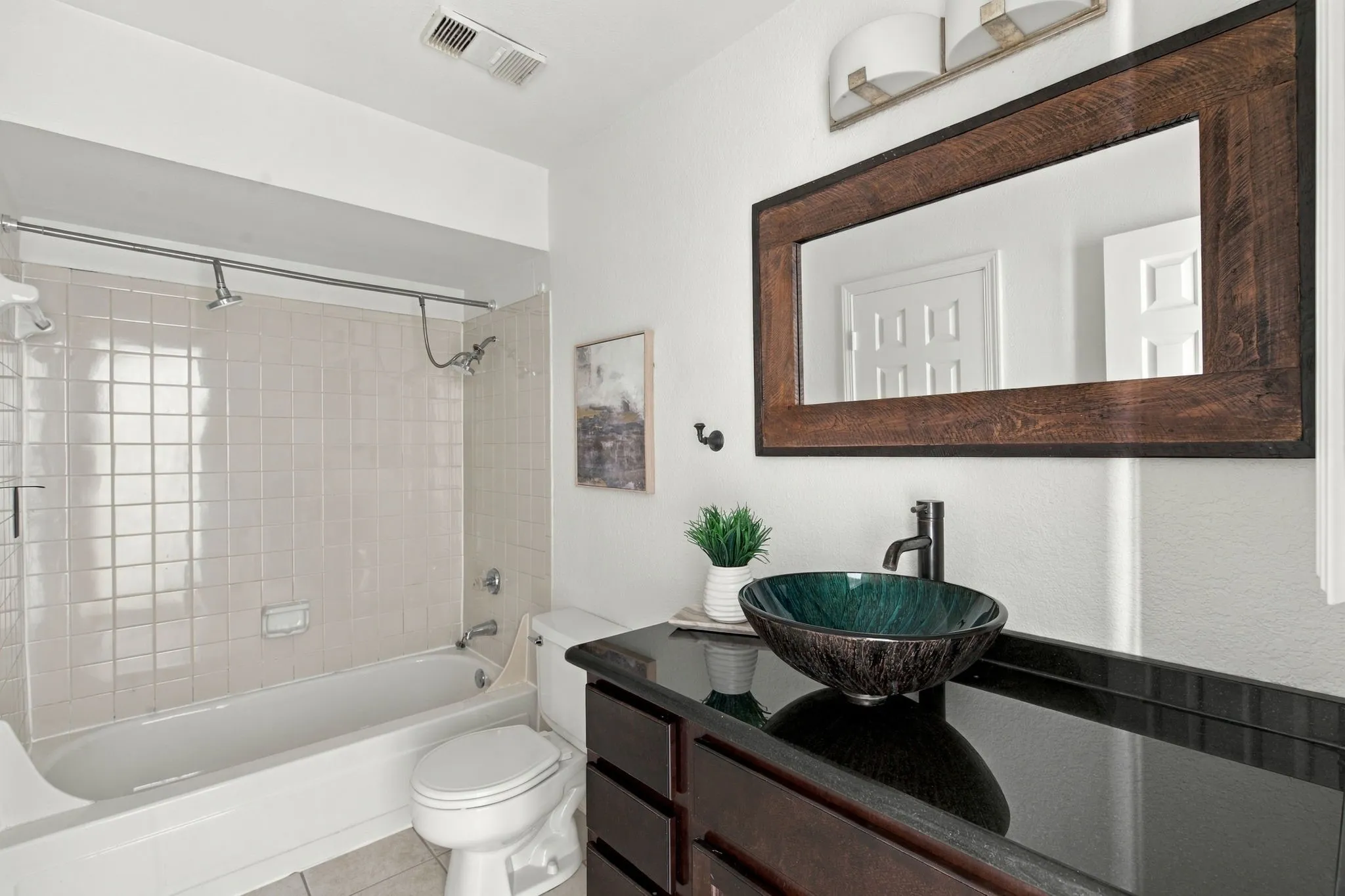 Condominium For Sale in Dallas County , 5200 Martel Avenue 25C, Dallas, Texas 75206, 2 Bedroom, 2 Bathroom, Garage spaces, 1,056 Sqft, built in 1983, mls#21404808, Real Estate Agent in Dallas, Homes For Sale in Dallas county, Homes For Sale in Dallas, Realtor in Dallas Texas, Real Estate Brokerage Independent Realty Texas, Luminita Cordes Realtor