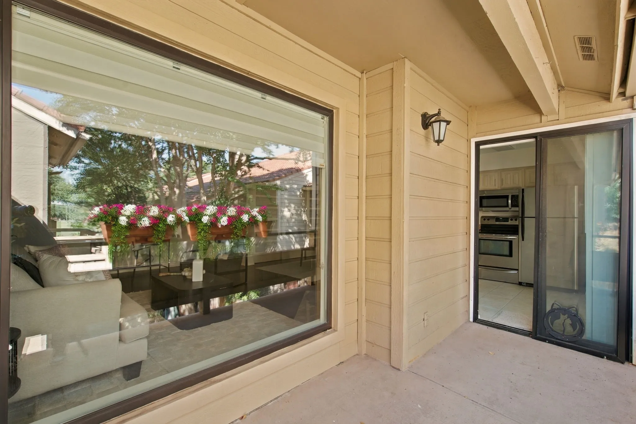 Condominium For Sale in Dallas County , 5200 Martel Avenue 25C, Dallas, Texas 75206, 2 Bedroom, 2 Bathroom, Garage spaces, 1,056 Sqft, built in 1983, mls#21404808, Real Estate Agent in Dallas, Homes For Sale in Dallas county, Homes For Sale in Dallas, Realtor in Dallas Texas, Real Estate Brokerage Independent Realty Texas, Luminita Cordes Realtor