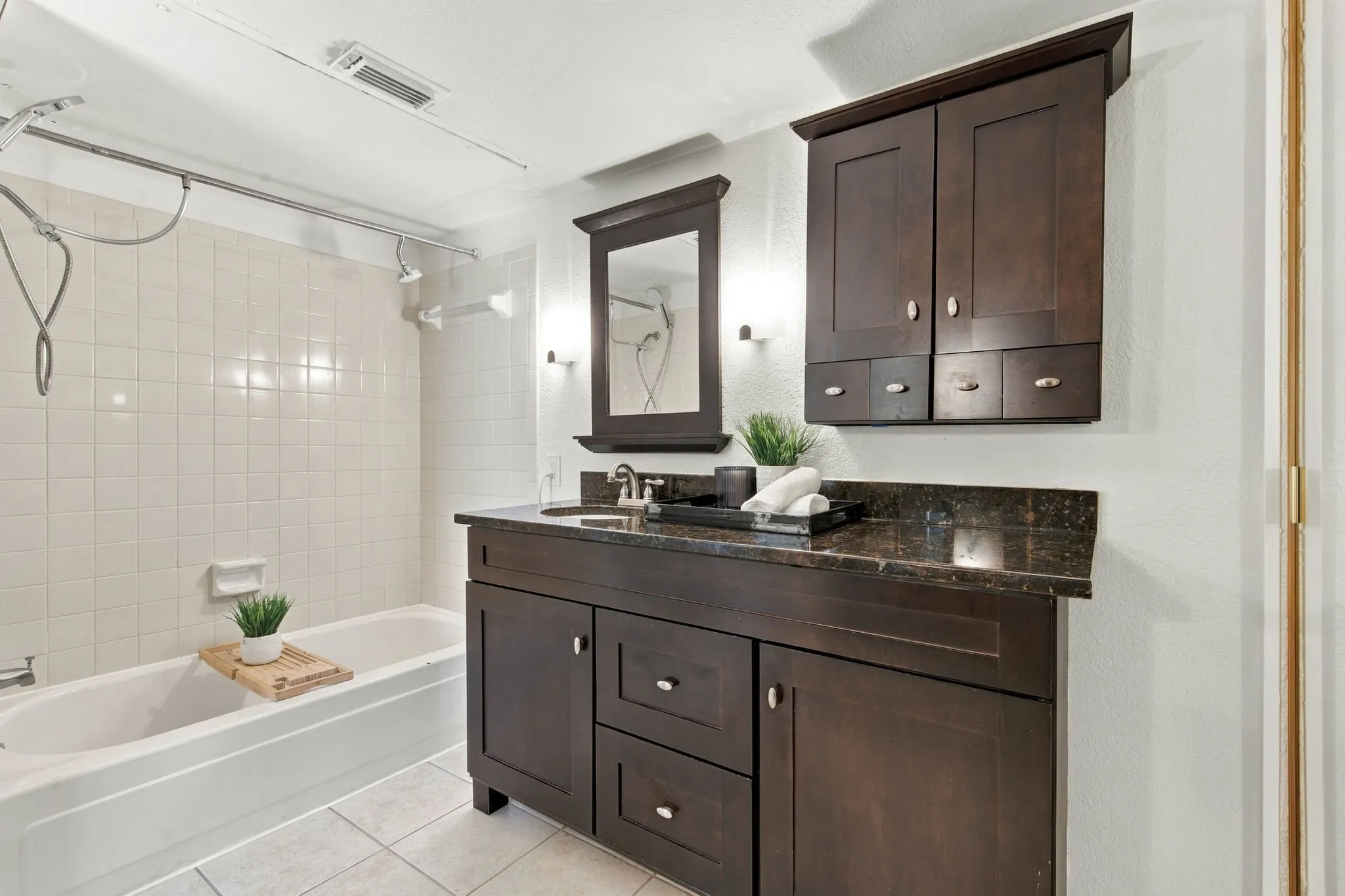 Condominium For Sale in Dallas County , 5200 Martel Avenue 25C, Dallas, Texas 75206, 2 Bedroom, 2 Bathroom, Garage spaces, 1,056 Sqft, built in 1983, mls#21404808, Real Estate Agent in Dallas, Homes For Sale in Dallas county, Homes For Sale in Dallas, Realtor in Dallas Texas, Real Estate Brokerage Independent Realty Texas, Luminita Cordes Realtor