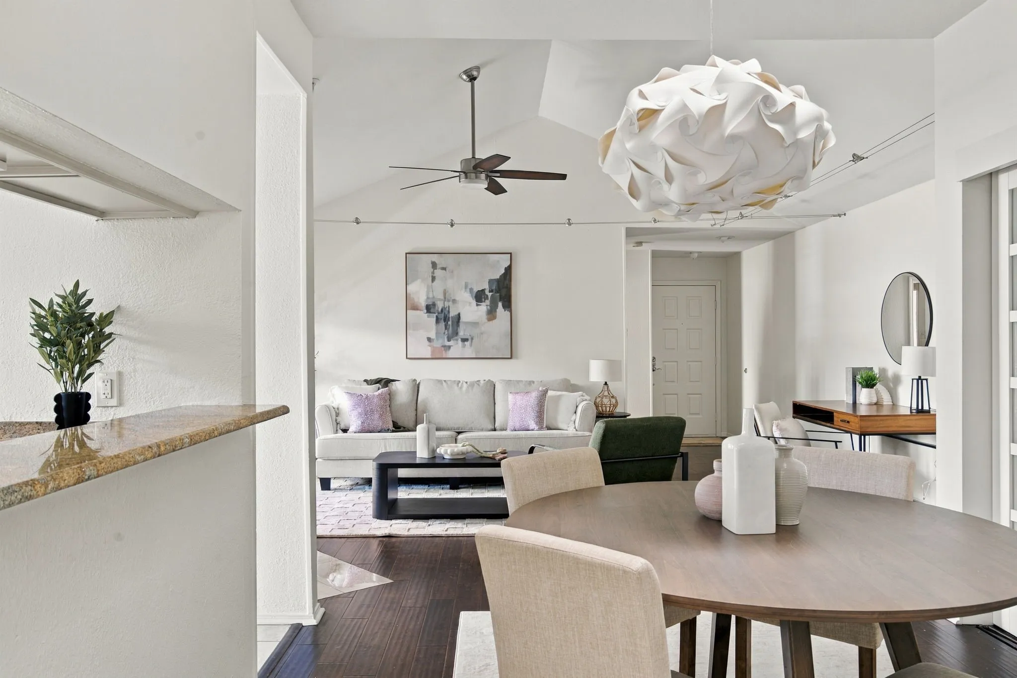 Condominium For Sale in Dallas County , 5200 Martel Avenue 25C, Dallas, Texas 75206, 2 Bedroom, 2 Bathroom, Garage spaces, 1,056 Sqft, built in 1983, mls#21404808, Real Estate Agent in Dallas, Homes For Sale in Dallas county, Homes For Sale in Dallas, Realtor in Dallas Texas, Real Estate Brokerage Independent Realty Texas, Luminita Cordes Realtor
