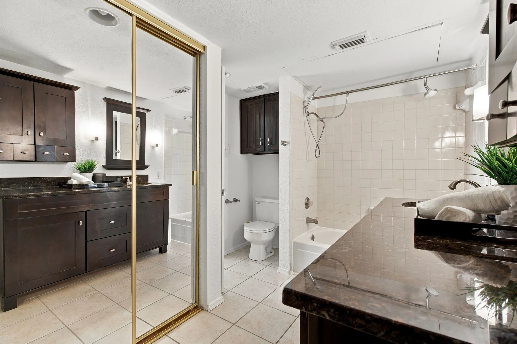 Condominium For Sale in Dallas County , 5200 Martel Avenue 25C, Dallas, Texas 75206, 2 Bedroom, 2 Bathroom, Garage spaces, 1,056 Sqft, built in 1983, mls#21404808, Real Estate Agent in Dallas, Homes For Sale in Dallas county, Homes For Sale in Dallas, Realtor in Dallas Texas, Real Estate Brokerage Independent Realty Texas, Luminita Cordes Realtor
