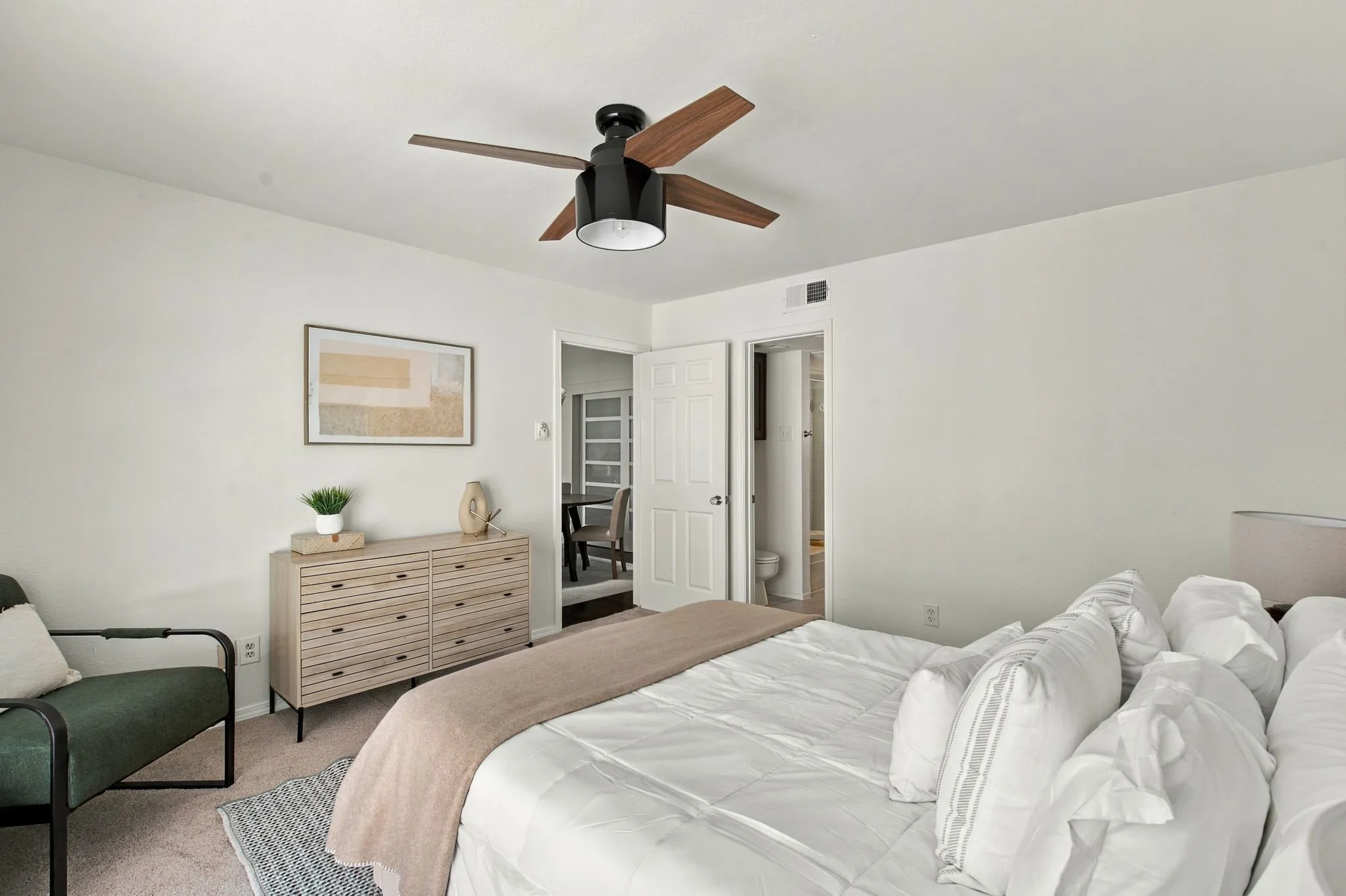 Condominium For Sale in Dallas County , 5200 Martel Avenue 25C, Dallas, Texas 75206, 2 Bedroom, 2 Bathroom, Garage spaces, 1,056 Sqft, built in 1983, mls#21404808, Real Estate Agent in Dallas, Homes For Sale in Dallas county, Homes For Sale in Dallas, Realtor in Dallas Texas, Real Estate Brokerage Independent Realty Texas, Luminita Cordes Realtor