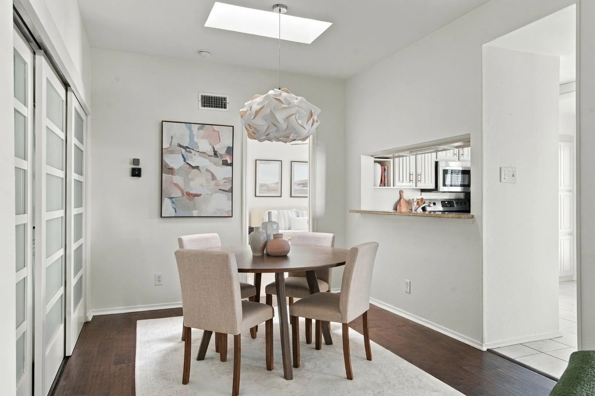 Condominium For Sale in Dallas County , 5200 Martel Avenue 25C, Dallas, Texas 75206, 2 Bedroom, 2 Bathroom, Garage spaces, 1,056 Sqft, built in 1983, mls#21404808, Real Estate Agent in Dallas, Homes For Sale in Dallas county, Homes For Sale in Dallas, Realtor in Dallas Texas, Real Estate Brokerage Independent Realty Texas, Luminita Cordes Realtor