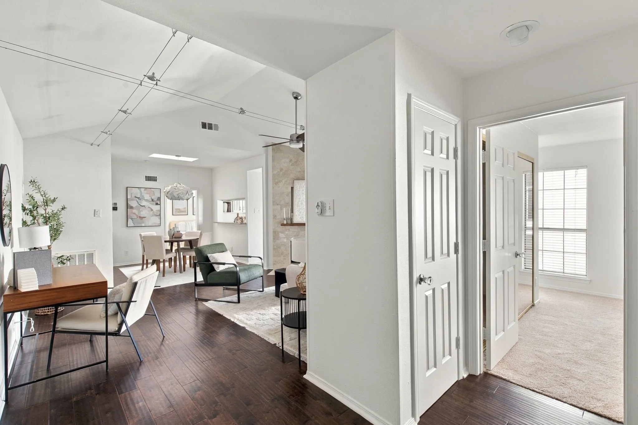 Condominium For Sale in Dallas County , 5200 Martel Avenue 25C, Dallas, Texas 75206, 2 Bedroom, 2 Bathroom, Garage spaces, 1,056 Sqft, built in 1983, mls#21404808, Real Estate Agent in Dallas, Homes For Sale in Dallas county, Homes For Sale in Dallas, Realtor in Dallas Texas, Real Estate Brokerage Independent Realty Texas, Luminita Cordes Realtor