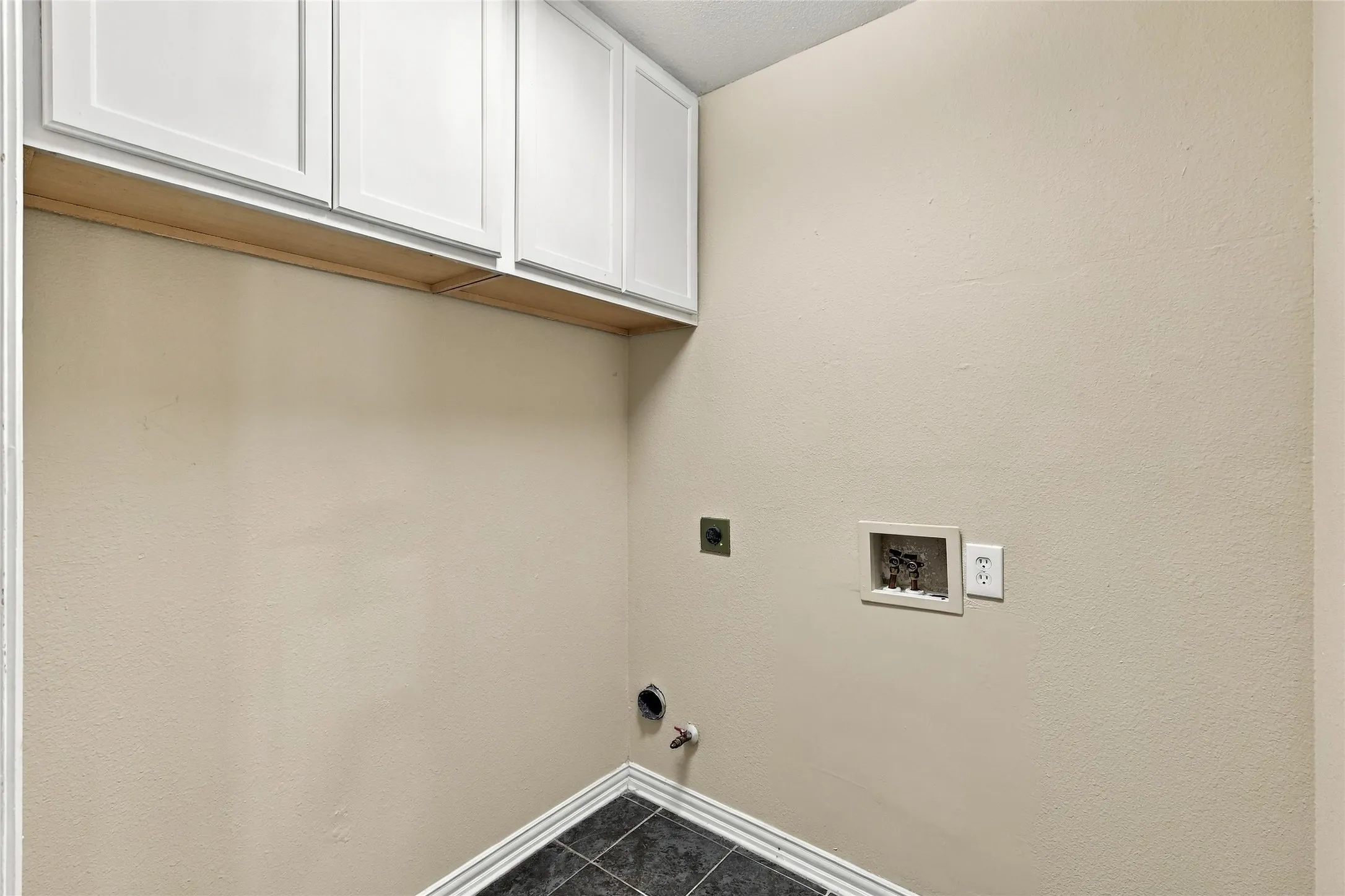 Single Family Residence For Sale in Collin County , 202 Devonshire Court, Mc Kinney, Texas 75071, 4 Bedroom, 3 Bathroom, 2 Garage spaces, 2,487 Sqft, built in 1997, mls#21407055, Real Estate Agent in Mc Kinney, Homes For Sale in Collin county, Homes For Sale in Mc Kinney, Realtor in Mc Kinney Texas, Real Estate Brokerage Independent Realty Texas, Luminita Cordes Realtor