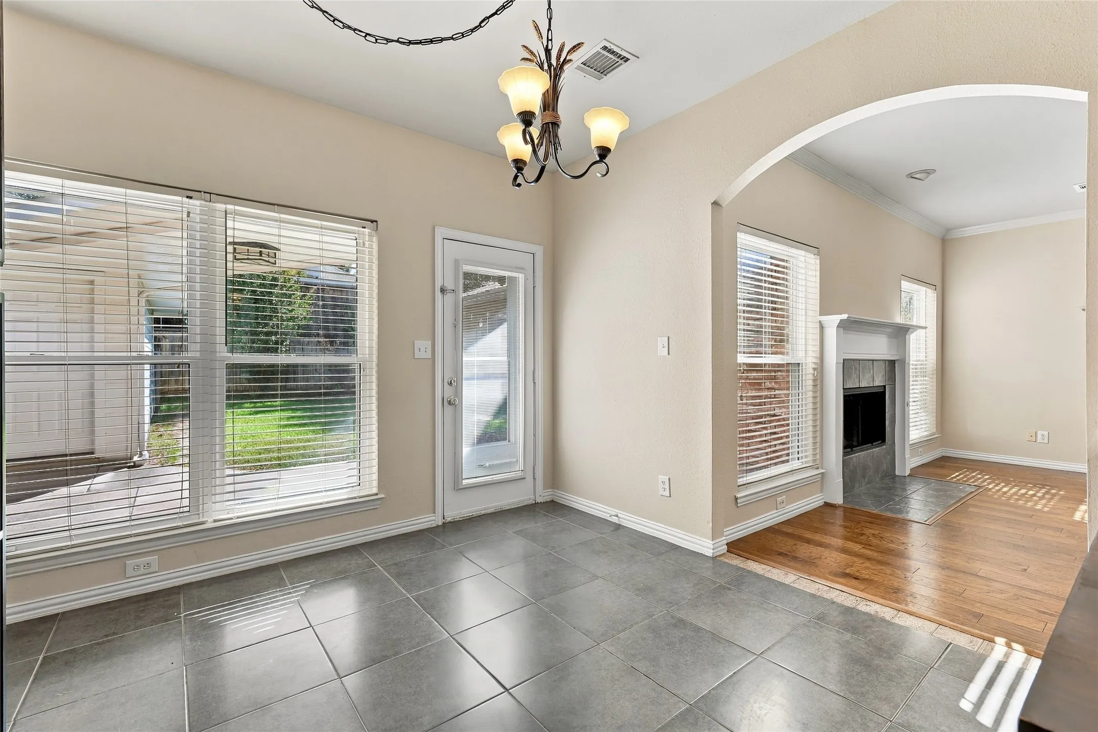 Single Family Residence For Sale in Collin County , 202 Devonshire Court, Mc Kinney, Texas 75071, 4 Bedroom, 3 Bathroom, 2 Garage spaces, 2,487 Sqft, built in 1997, mls#21407055, Real Estate Agent in Mc Kinney, Homes For Sale in Collin county, Homes For Sale in Mc Kinney, Realtor in Mc Kinney Texas, Real Estate Brokerage Independent Realty Texas, Luminita Cordes Realtor