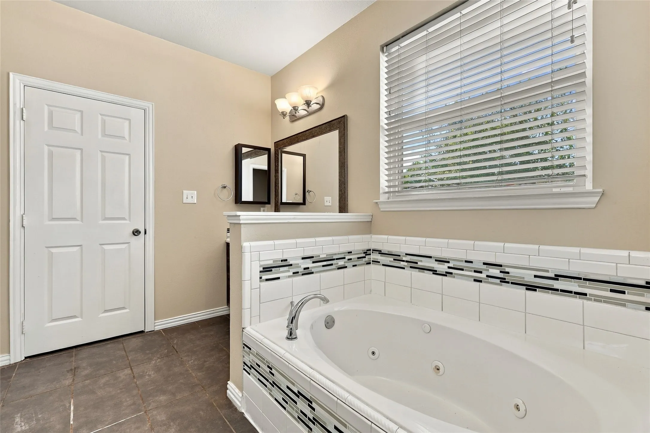 Single Family Residence For Sale in Collin County , 202 Devonshire Court, Mc Kinney, Texas 75071, 4 Bedroom, 3 Bathroom, 2 Garage spaces, 2,487 Sqft, built in 1997, mls#21407055, Real Estate Agent in Mc Kinney, Homes For Sale in Collin county, Homes For Sale in Mc Kinney, Realtor in Mc Kinney Texas, Real Estate Brokerage Independent Realty Texas, Luminita Cordes Realtor