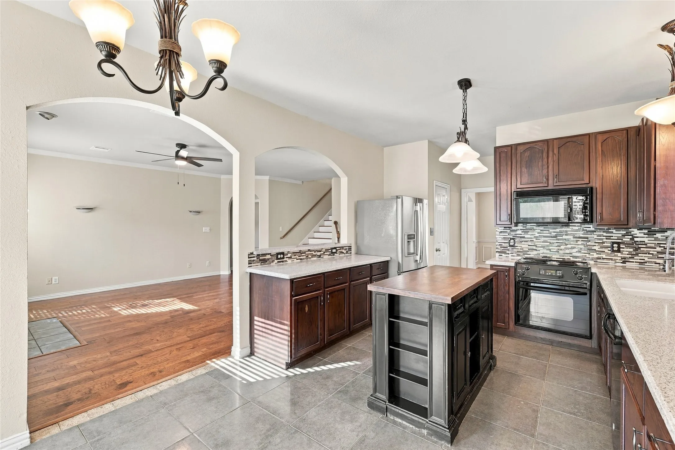 Single Family Residence For Sale in Collin County , 202 Devonshire Court, Mc Kinney, Texas 75071, 4 Bedroom, 3 Bathroom, 2 Garage spaces, 2,487 Sqft, built in 1997, mls#21407055, Real Estate Agent in Mc Kinney, Homes For Sale in Collin county, Homes For Sale in Mc Kinney, Realtor in Mc Kinney Texas, Real Estate Brokerage Independent Realty Texas, Luminita Cordes Realtor