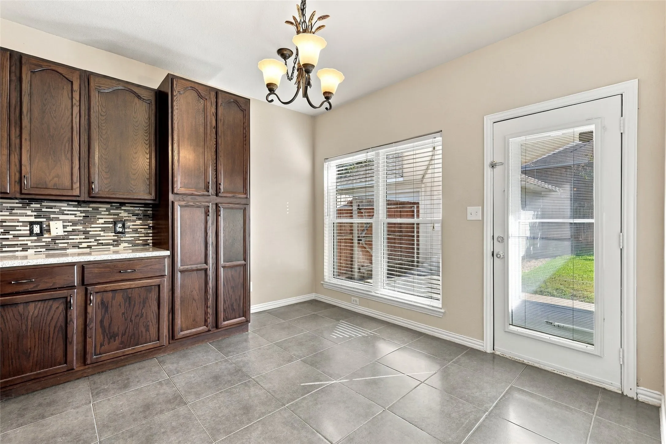 Single Family Residence For Sale in Collin County , 202 Devonshire Court, Mc Kinney, Texas 75071, 4 Bedroom, 3 Bathroom, 2 Garage spaces, 2,487 Sqft, built in 1997, mls#21407055, Real Estate Agent in Mc Kinney, Homes For Sale in Collin county, Homes For Sale in Mc Kinney, Realtor in Mc Kinney Texas, Real Estate Brokerage Independent Realty Texas, Luminita Cordes Realtor