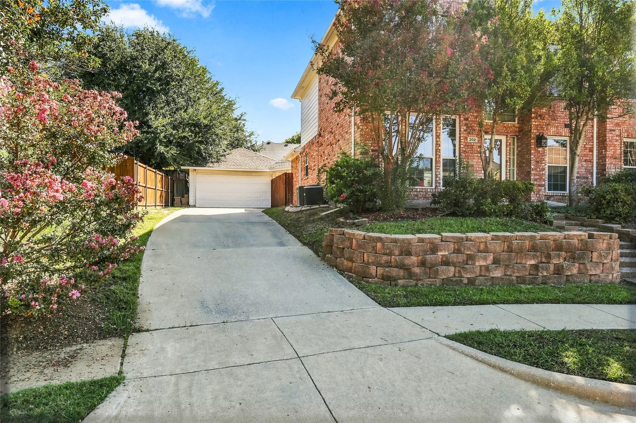 Single Family Residence For Sale in Collin County , 202 Devonshire Court, Mc Kinney, Texas 75071, 4 Bedroom, 3 Bathroom, 2 Garage spaces, 2,487 Sqft, built in 1997, mls#21407055, Real Estate Agent in Mc Kinney, Homes For Sale in Collin county, Homes For Sale in Mc Kinney, Realtor in Mc Kinney Texas, Real Estate Brokerage Independent Realty Texas, Luminita Cordes Realtor