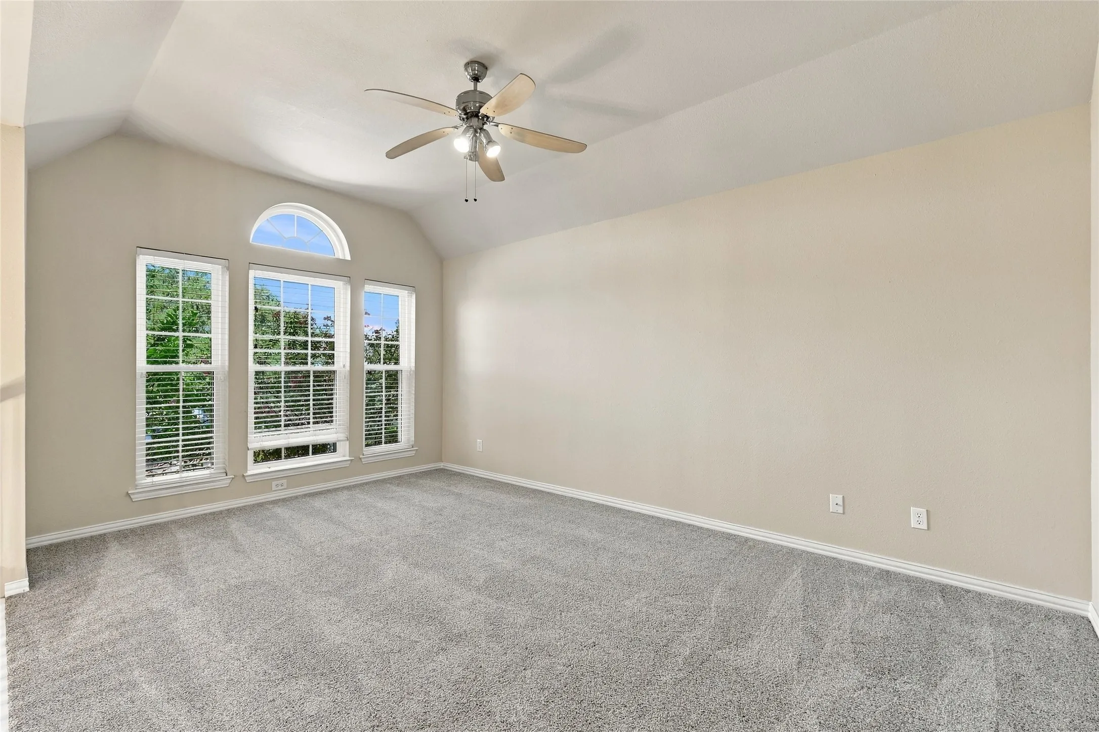 Single Family Residence For Sale in Collin County , 202 Devonshire Court, Mc Kinney, Texas 75071, 4 Bedroom, 3 Bathroom, 2 Garage spaces, 2,487 Sqft, built in 1997, mls#21407055, Real Estate Agent in Mc Kinney, Homes For Sale in Collin county, Homes For Sale in Mc Kinney, Realtor in Mc Kinney Texas, Real Estate Brokerage Independent Realty Texas, Luminita Cordes Realtor