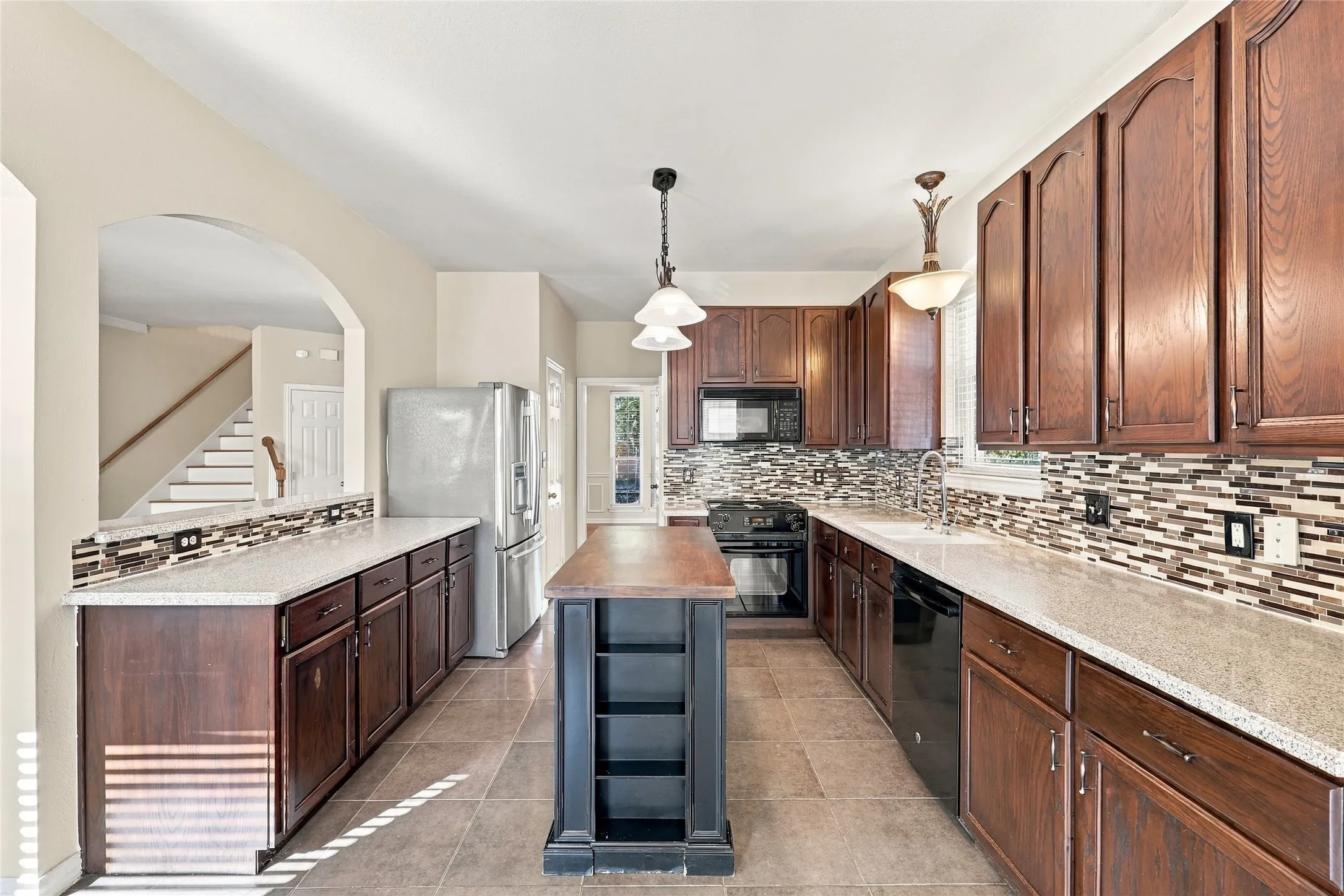 Single Family Residence For Sale in Collin County , 202 Devonshire Court, Mc Kinney, Texas 75071, 4 Bedroom, 3 Bathroom, 2 Garage spaces, 2,487 Sqft, built in 1997, mls#21407055, Real Estate Agent in Mc Kinney, Homes For Sale in Collin county, Homes For Sale in Mc Kinney, Realtor in Mc Kinney Texas, Real Estate Brokerage Independent Realty Texas, Luminita Cordes Realtor