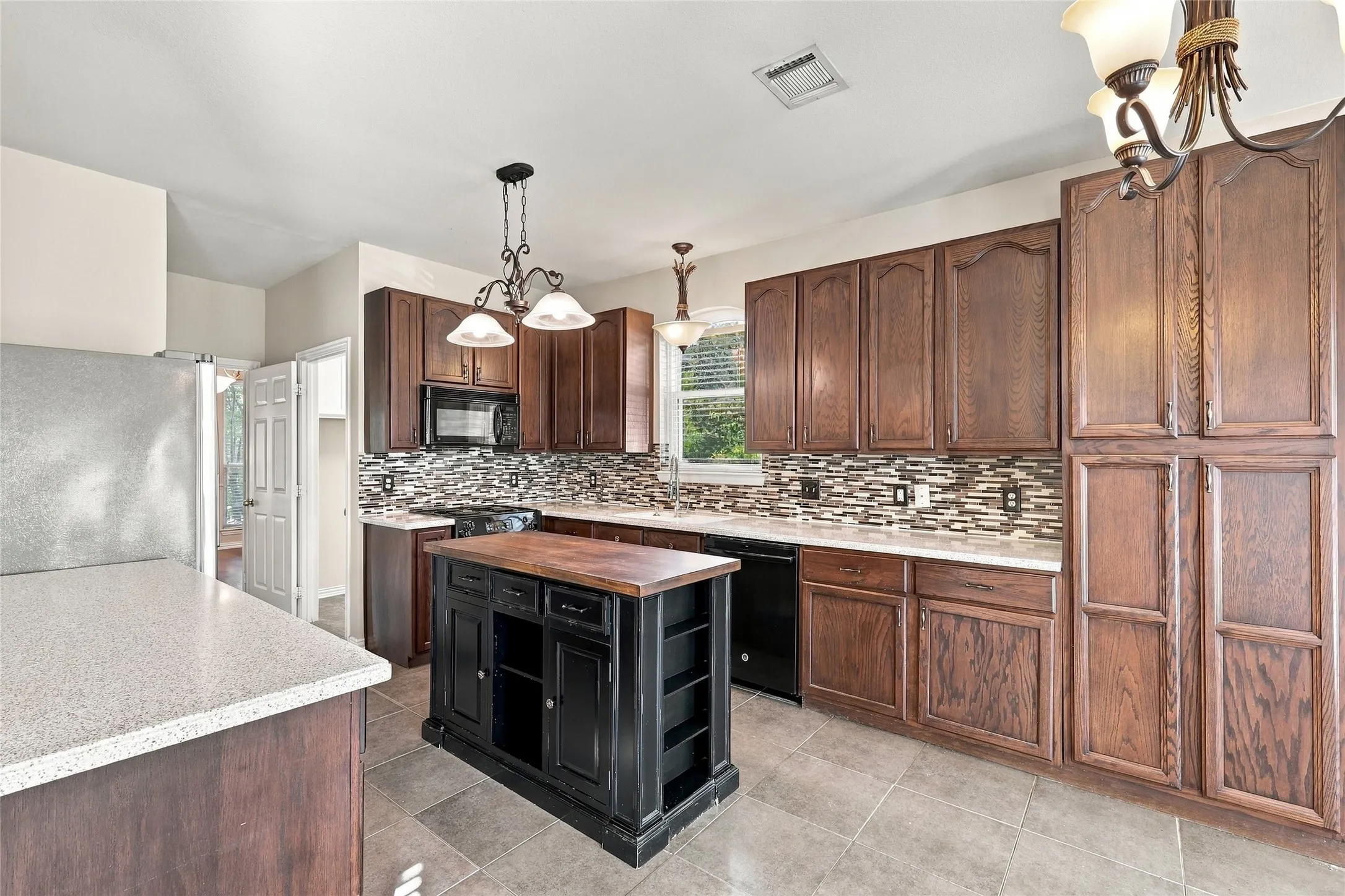 Single Family Residence For Sale in Collin County , 202 Devonshire Court, Mc Kinney, Texas 75071, 4 Bedroom, 3 Bathroom, 2 Garage spaces, 2,487 Sqft, built in 1997, mls#21407055, Real Estate Agent in Mc Kinney, Homes For Sale in Collin county, Homes For Sale in Mc Kinney, Realtor in Mc Kinney Texas, Real Estate Brokerage Independent Realty Texas, Luminita Cordes Realtor