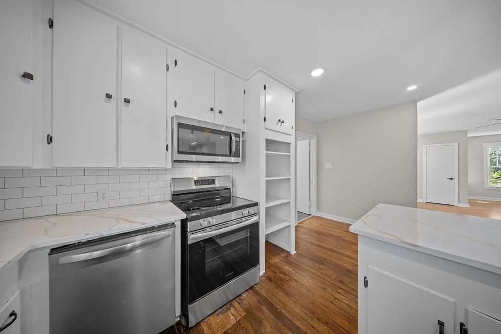 Single Family Residence For Sale in Ellis County , 610 N Shawnee Street, Ennis, Texas 75119, 3 Bedroom, 2 Bathroom, Garage spaces, 1,754 Sqft, built in 1951, mls#21397038, Real Estate Agent in Ennis, Homes For Sale in Ellis county, Homes For Sale in Ennis, Realtor in Ennis Texas, Real Estate Brokerage Independent Realty Texas, Luminita Cordes Realtor