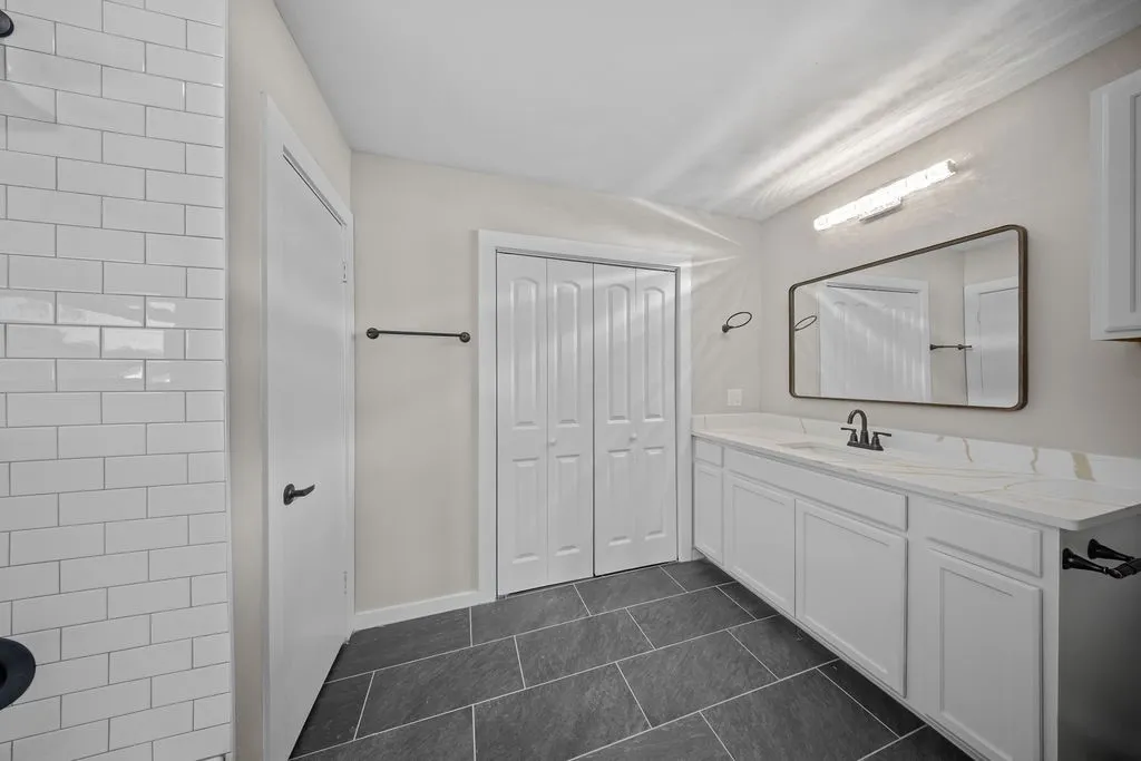 Single Family Residence For Sale in Ellis County , 610 N Shawnee Street, Ennis, Texas 75119, 3 Bedroom, 2 Bathroom, Garage spaces, 1,754 Sqft, built in 1951, mls#21397038, Real Estate Agent in Ennis, Homes For Sale in Ellis county, Homes For Sale in Ennis, Realtor in Ennis Texas, Real Estate Brokerage Independent Realty Texas, Luminita Cordes Realtor