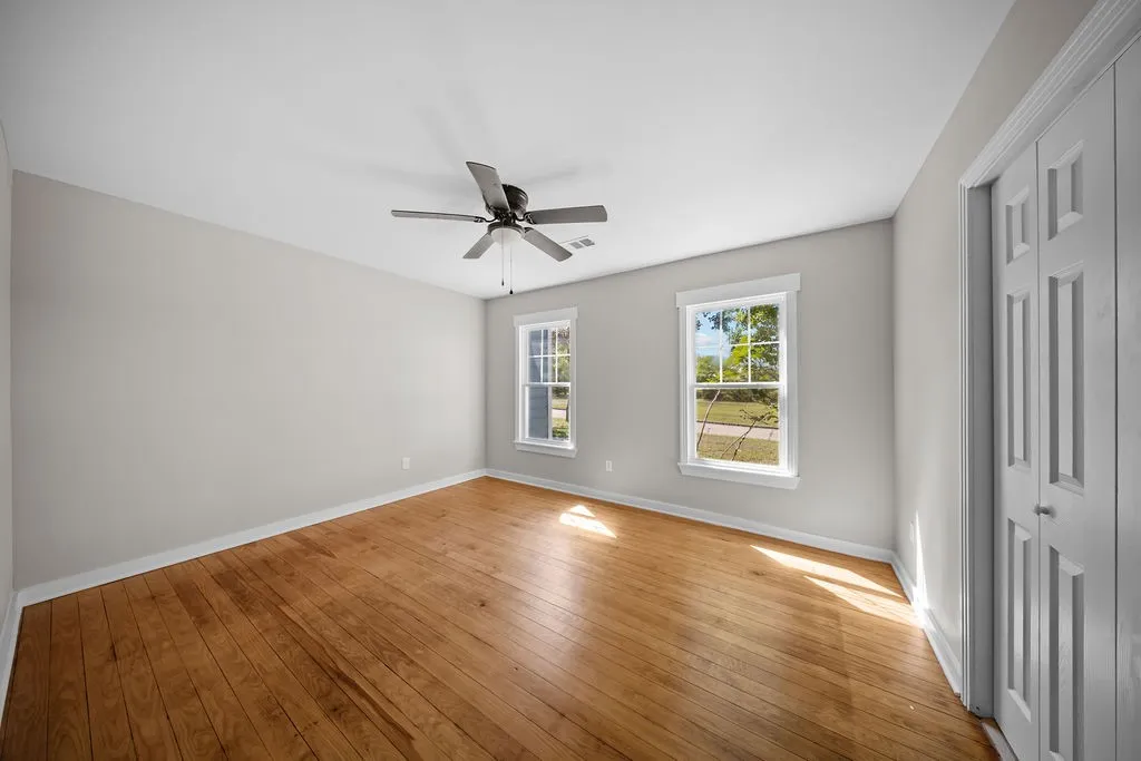 Single Family Residence For Sale in Ellis County , 610 N Shawnee Street, Ennis, Texas 75119, 3 Bedroom, 2 Bathroom, Garage spaces, 1,754 Sqft, built in 1951, mls#21397038, Real Estate Agent in Ennis, Homes For Sale in Ellis county, Homes For Sale in Ennis, Realtor in Ennis Texas, Real Estate Brokerage Independent Realty Texas, Luminita Cordes Realtor