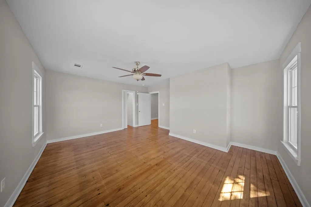 Single Family Residence For Sale in Ellis County , 610 N Shawnee Street, Ennis, Texas 75119, 3 Bedroom, 2 Bathroom, Garage spaces, 1,754 Sqft, built in 1951, mls#21397038, Real Estate Agent in Ennis, Homes For Sale in Ellis county, Homes For Sale in Ennis, Realtor in Ennis Texas, Real Estate Brokerage Independent Realty Texas, Luminita Cordes Realtor