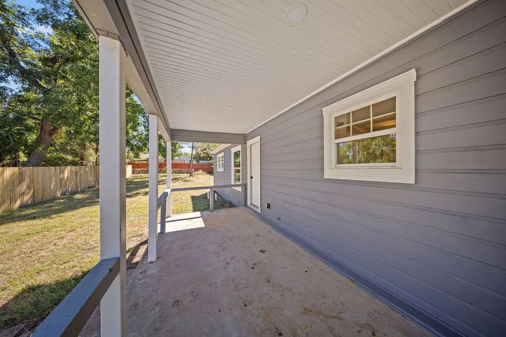 Single Family Residence For Sale in Ellis County , 610 N Shawnee Street, Ennis, Texas 75119, 3 Bedroom, 2 Bathroom, Garage spaces, 1,754 Sqft, built in 1951, mls#21397038, Real Estate Agent in Ennis, Homes For Sale in Ellis county, Homes For Sale in Ennis, Realtor in Ennis Texas, Real Estate Brokerage Independent Realty Texas, Luminita Cordes Realtor