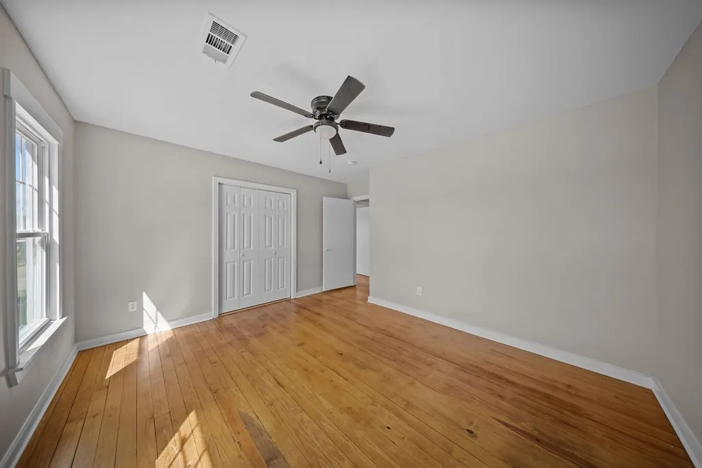 Single Family Residence For Sale in Ellis County , 610 N Shawnee Street, Ennis, Texas 75119, 3 Bedroom, 2 Bathroom, Garage spaces, 1,754 Sqft, built in 1951, mls#21397038, Real Estate Agent in Ennis, Homes For Sale in Ellis county, Homes For Sale in Ennis, Realtor in Ennis Texas, Real Estate Brokerage Independent Realty Texas, Luminita Cordes Realtor