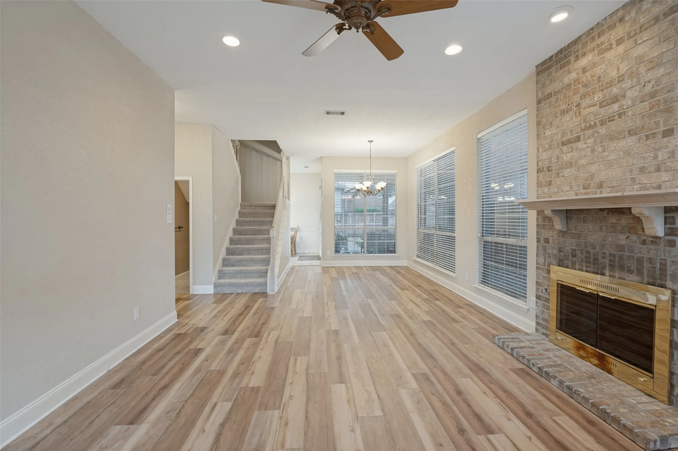 Single Family Residence For Sale in Dallas County , 649 Raintree Circle, Coppell, Texas 75019, 4 Bedroom, 3 Bathroom, 2 Garage spaces, 2,078 Sqft, built in 1990, mls#21404762, Real Estate Agent in Coppell, Homes For Sale in Dallas county, Homes For Sale in Coppell, Realtor in Coppell Texas, Real Estate Brokerage Independent Realty Texas, Luminita Cordes Realtor