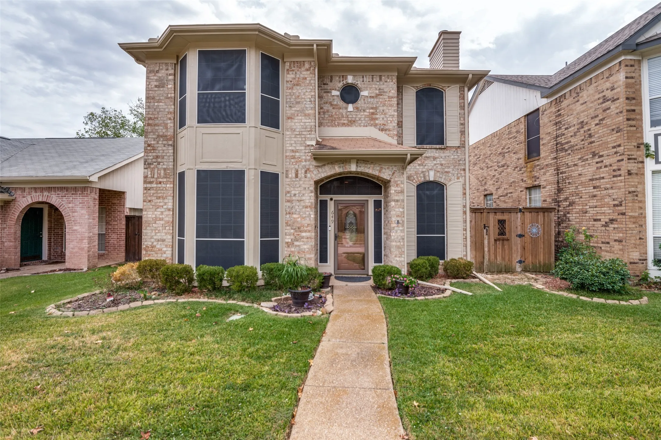 Single Family Residence For Sale in Dallas County , 649 Raintree Circle, Coppell, Texas 75019, 4 Bedroom, 3 Bathroom, 2 Garage spaces, 2,078 Sqft, built in 1990, mls#21404762, Real Estate Agent in Coppell, Homes For Sale in Dallas county, Homes For Sale in Coppell, Realtor in Coppell Texas, Real Estate Brokerage Independent Realty Texas, Luminita Cordes Realtor