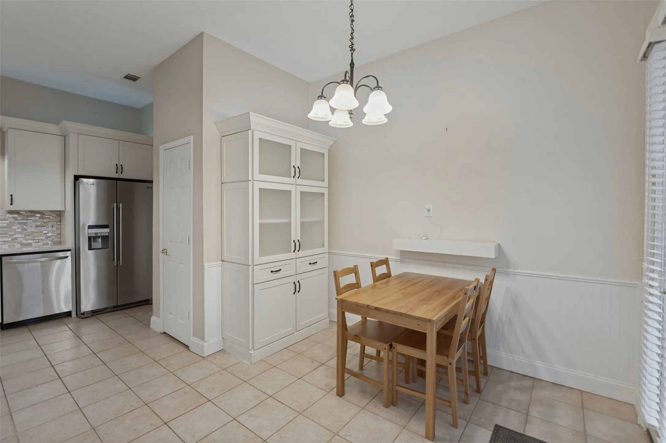 Single Family Residence For Sale in Dallas County , 649 Raintree Circle, Coppell, Texas 75019, 4 Bedroom, 3 Bathroom, 2 Garage spaces, 2,078 Sqft, built in 1990, mls#21404762, Real Estate Agent in Coppell, Homes For Sale in Dallas county, Homes For Sale in Coppell, Realtor in Coppell Texas, Real Estate Brokerage Independent Realty Texas, Luminita Cordes Realtor