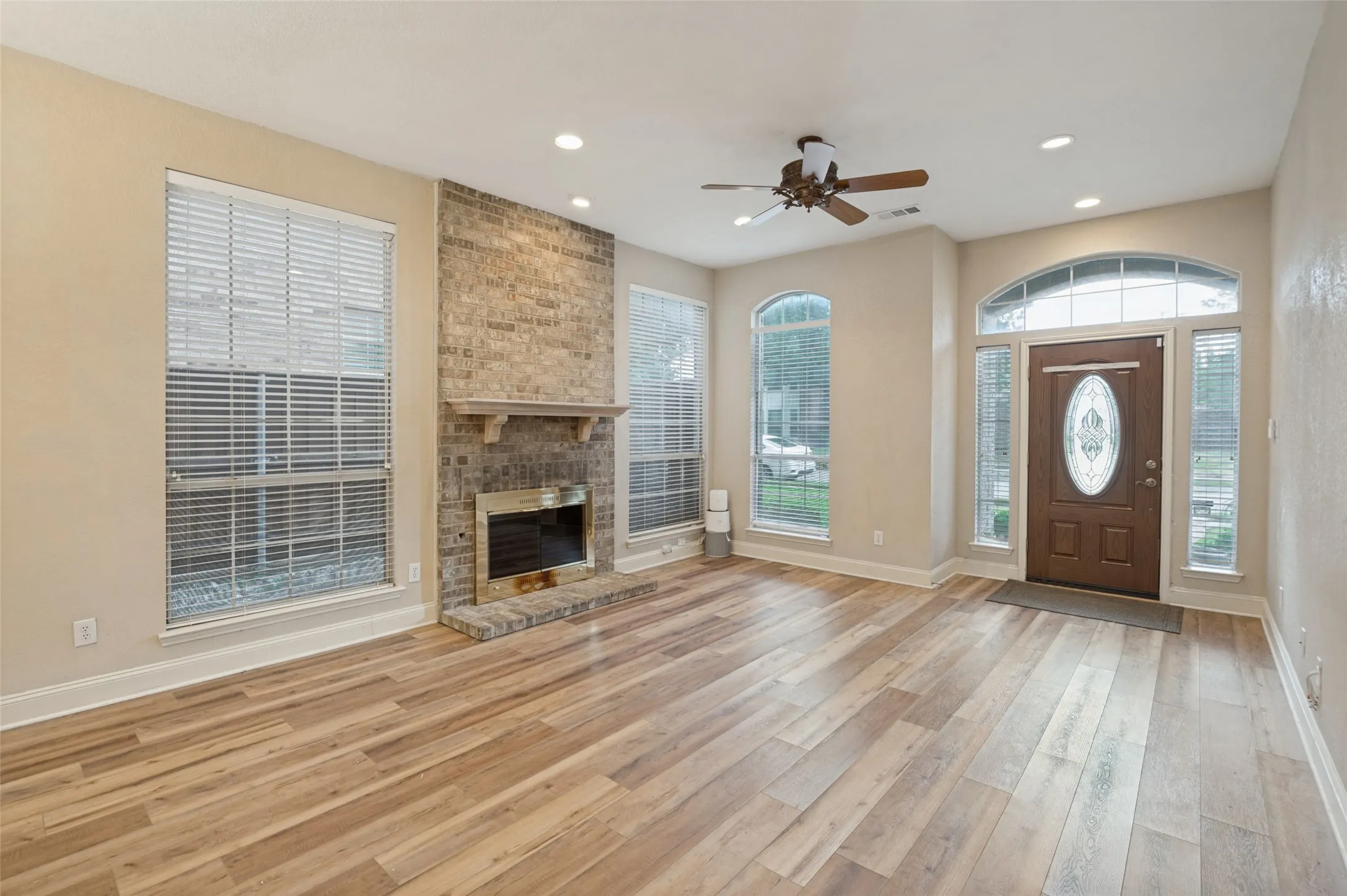 Single Family Residence For Sale in Dallas County , 649 Raintree Circle, Coppell, Texas 75019, 4 Bedroom, 3 Bathroom, 2 Garage spaces, 2,078 Sqft, built in 1990, mls#21404762, Real Estate Agent in Coppell, Homes For Sale in Dallas county, Homes For Sale in Coppell, Realtor in Coppell Texas, Real Estate Brokerage Independent Realty Texas, Luminita Cordes Realtor
