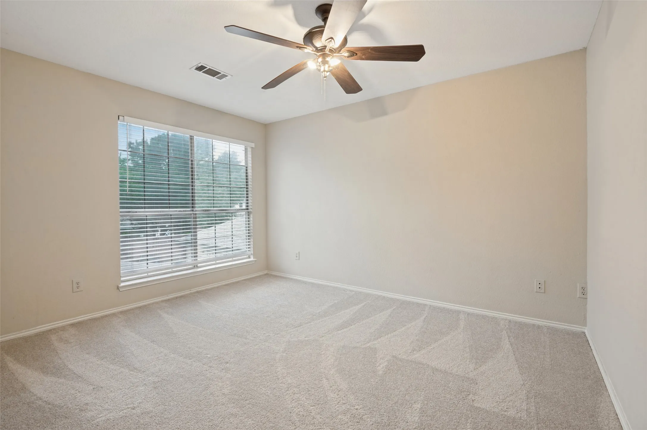 Single Family Residence For Sale in Dallas County , 649 Raintree Circle, Coppell, Texas 75019, 4 Bedroom, 3 Bathroom, 2 Garage spaces, 2,078 Sqft, built in 1990, mls#21404762, Real Estate Agent in Coppell, Homes For Sale in Dallas county, Homes For Sale in Coppell, Realtor in Coppell Texas, Real Estate Brokerage Independent Realty Texas, Luminita Cordes Realtor