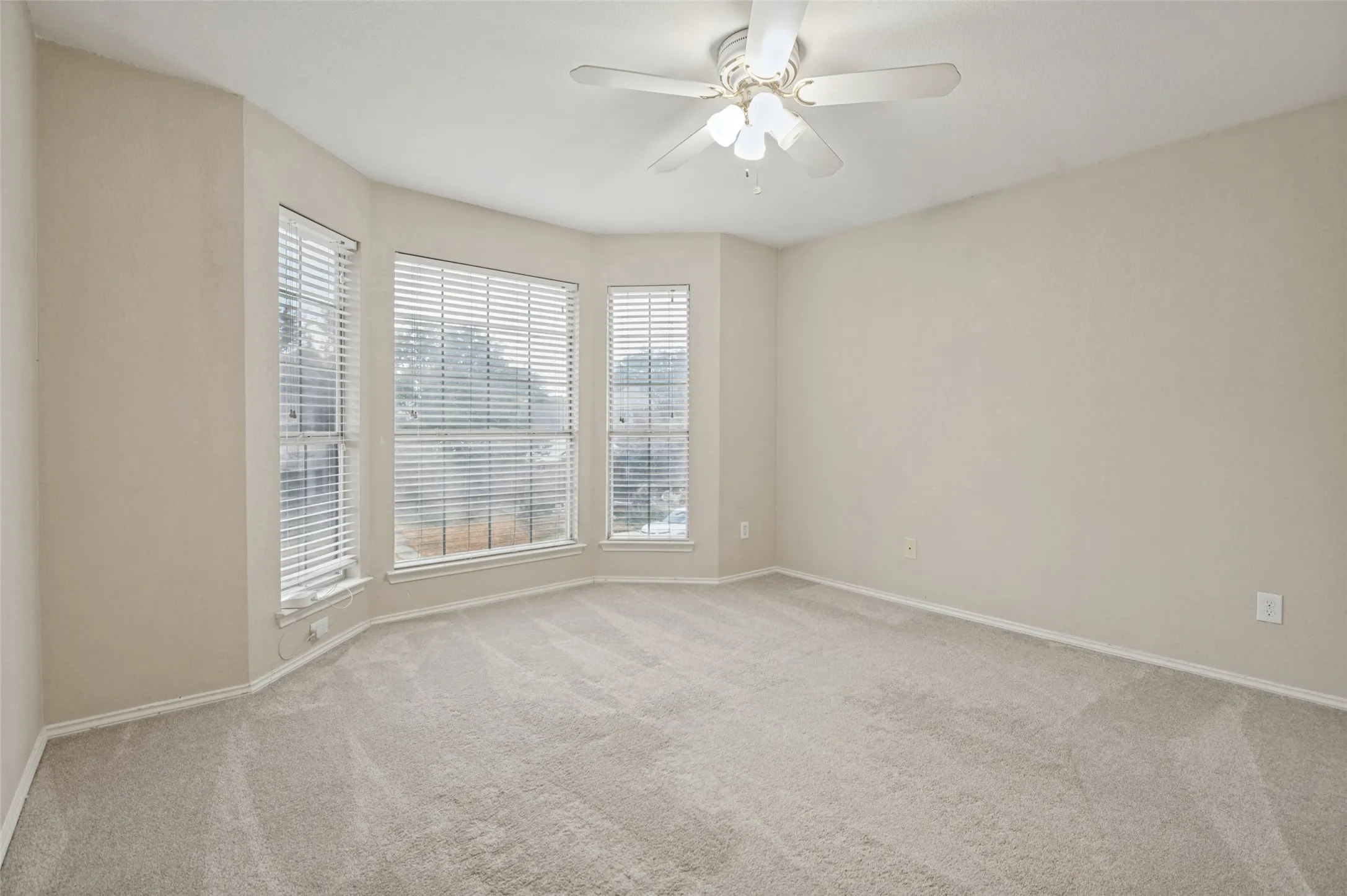 Single Family Residence For Sale in Dallas County , 649 Raintree Circle, Coppell, Texas 75019, 4 Bedroom, 3 Bathroom, 2 Garage spaces, 2,078 Sqft, built in 1990, mls#21404762, Real Estate Agent in Coppell, Homes For Sale in Dallas county, Homes For Sale in Coppell, Realtor in Coppell Texas, Real Estate Brokerage Independent Realty Texas, Luminita Cordes Realtor