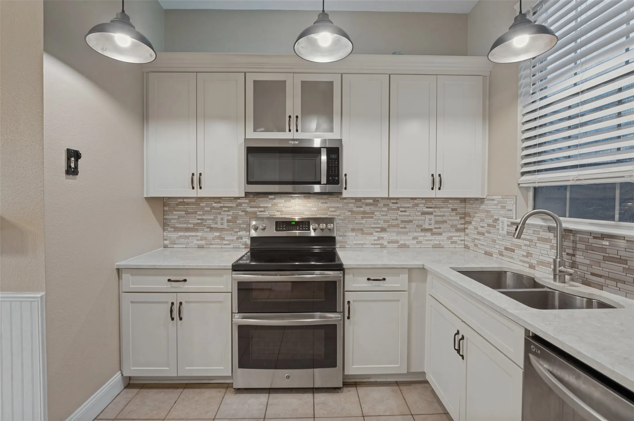 Single Family Residence For Sale in Dallas County , 649 Raintree Circle, Coppell, Texas 75019, 4 Bedroom, 3 Bathroom, 2 Garage spaces, 2,078 Sqft, built in 1990, mls#21404762, Real Estate Agent in Coppell, Homes For Sale in Dallas county, Homes For Sale in Coppell, Realtor in Coppell Texas, Real Estate Brokerage Independent Realty Texas, Luminita Cordes Realtor