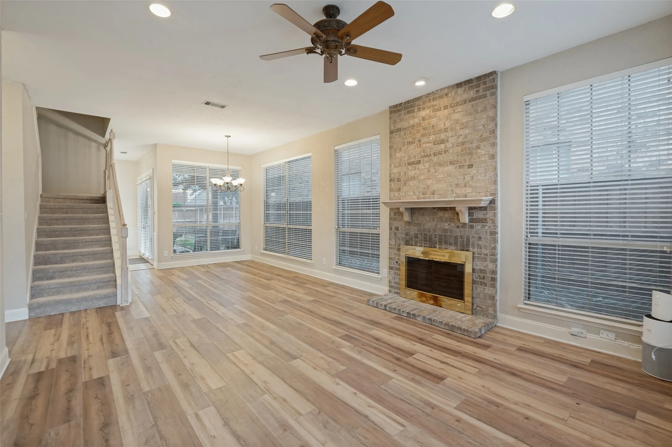 Single Family Residence For Sale in Dallas County , 649 Raintree Circle, Coppell, Texas 75019, 4 Bedroom, 3 Bathroom, 2 Garage spaces, 2,078 Sqft, built in 1990, mls#21404762, Real Estate Agent in Coppell, Homes For Sale in Dallas county, Homes For Sale in Coppell, Realtor in Coppell Texas, Real Estate Brokerage Independent Realty Texas, Luminita Cordes Realtor
