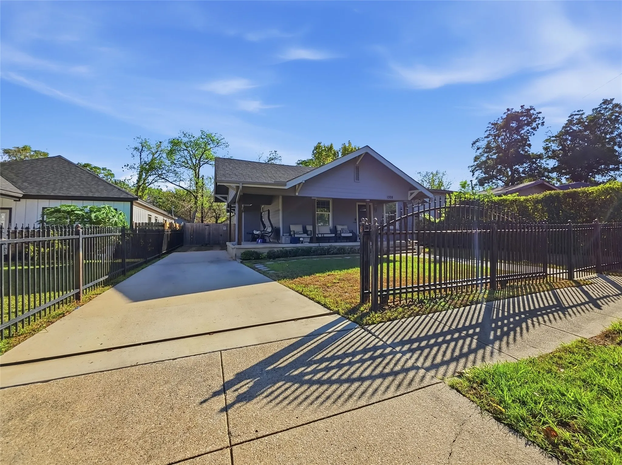 Single Family Residence For Sale in Tarrant County , 1328 Elmwood Avenue, Fort Worth, Texas 76104, 3 Bedroom, 2 Bathroom, Garage spaces, 1,632 Sqft, built in 1929, mls#21406505, Real Estate Agent in Fort Worth, Homes For Sale in Tarrant county, Homes For Sale in Fort Worth, Realtor in Fort Worth Texas, Real Estate Brokerage Independent Realty Texas, Luminita Cordes Realtor