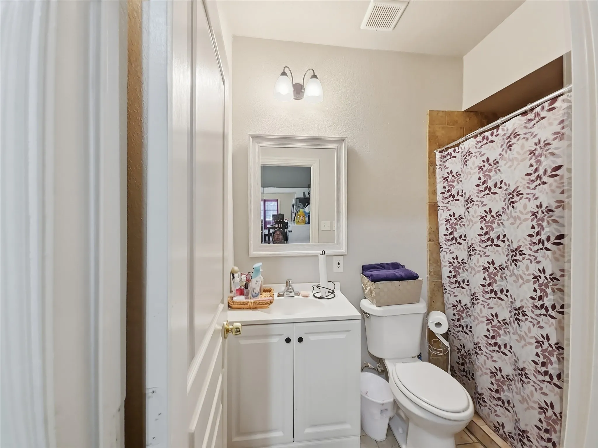 Single Family Residence For Sale in Tarrant County , 1328 Elmwood Avenue, Fort Worth, Texas 76104, 3 Bedroom, 2 Bathroom, Garage spaces, 1,632 Sqft, built in 1929, mls#21406505, Real Estate Agent in Fort Worth, Homes For Sale in Tarrant county, Homes For Sale in Fort Worth, Realtor in Fort Worth Texas, Real Estate Brokerage Independent Realty Texas, Luminita Cordes Realtor