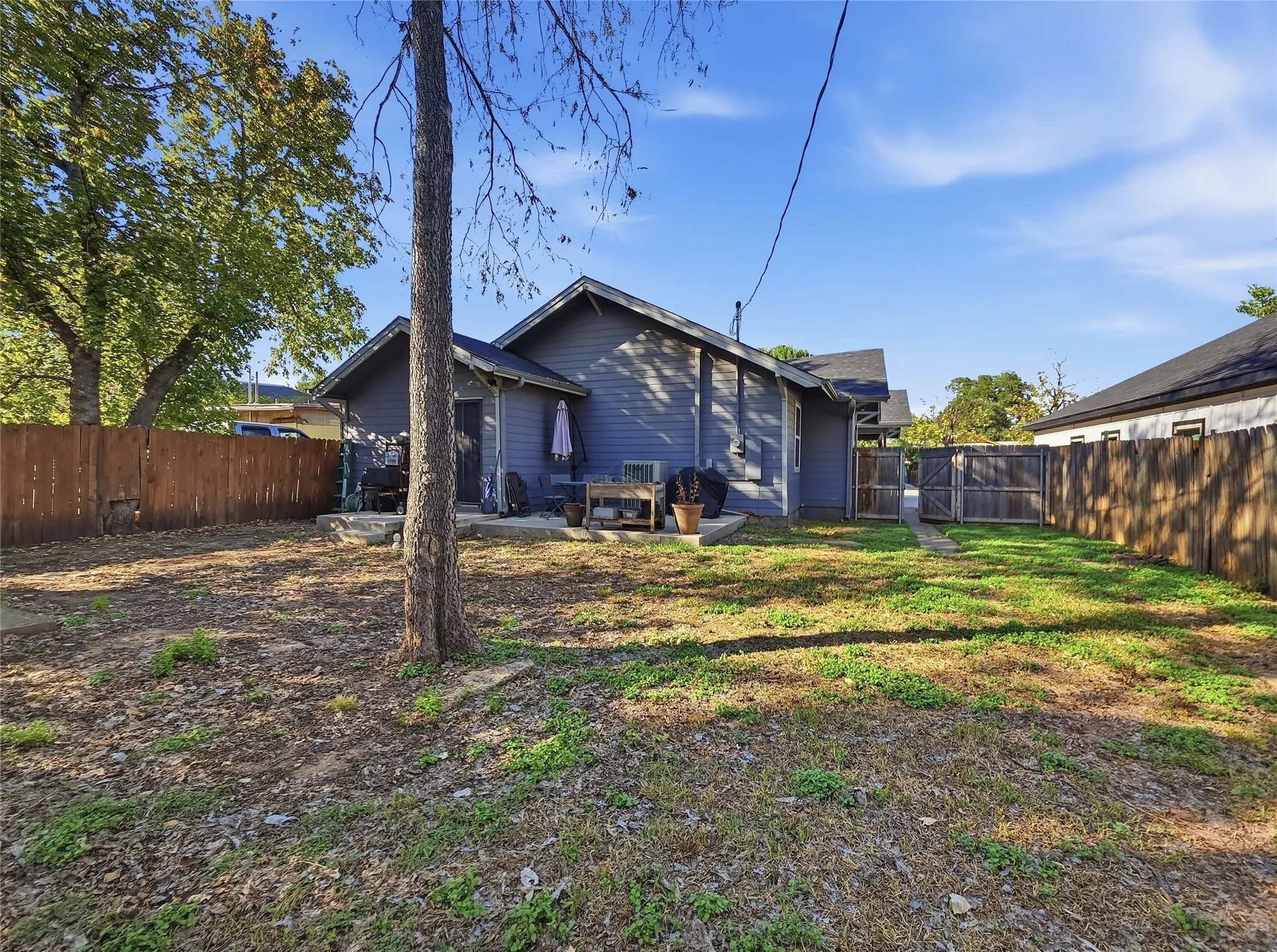 Single Family Residence For Sale in Tarrant County , 1328 Elmwood Avenue, Fort Worth, Texas 76104, 3 Bedroom, 2 Bathroom, Garage spaces, 1,632 Sqft, built in 1929, mls#21406505, Real Estate Agent in Fort Worth, Homes For Sale in Tarrant county, Homes For Sale in Fort Worth, Realtor in Fort Worth Texas, Real Estate Brokerage Independent Realty Texas, Luminita Cordes Realtor