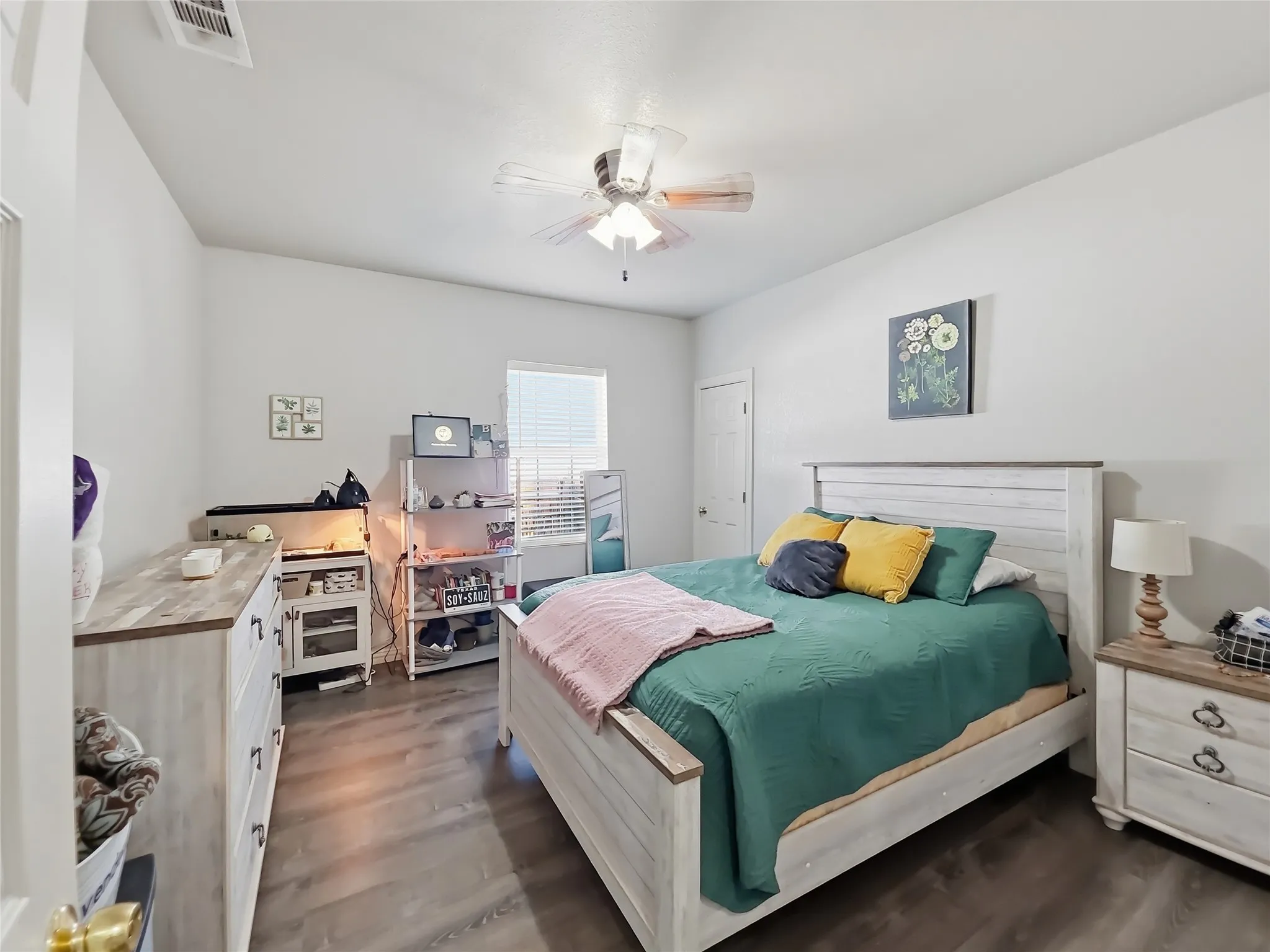 Single Family Residence For Sale in Tarrant County , 1328 Elmwood Avenue, Fort Worth, Texas 76104, 3 Bedroom, 2 Bathroom, Garage spaces, 1,632 Sqft, built in 1929, mls#21406505, Real Estate Agent in Fort Worth, Homes For Sale in Tarrant county, Homes For Sale in Fort Worth, Realtor in Fort Worth Texas, Real Estate Brokerage Independent Realty Texas, Luminita Cordes Realtor