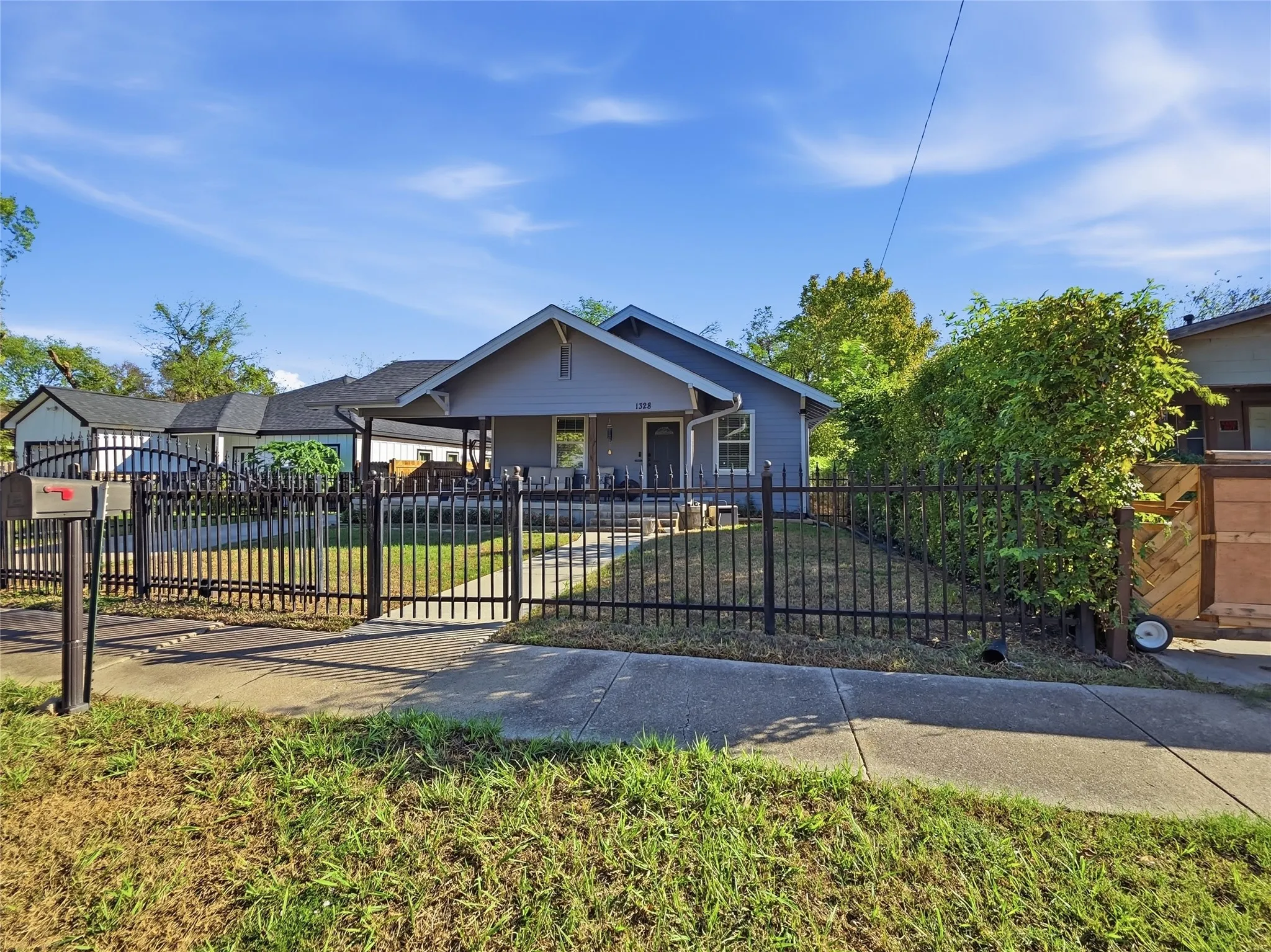 Single Family Residence For Sale in Tarrant County , 1328 Elmwood Avenue, Fort Worth, Texas 76104, 3 Bedroom, 2 Bathroom, Garage spaces, 1,632 Sqft, built in 1929, mls#21406505, Real Estate Agent in Fort Worth, Homes For Sale in Tarrant county, Homes For Sale in Fort Worth, Realtor in Fort Worth Texas, Real Estate Brokerage Independent Realty Texas, Luminita Cordes Realtor