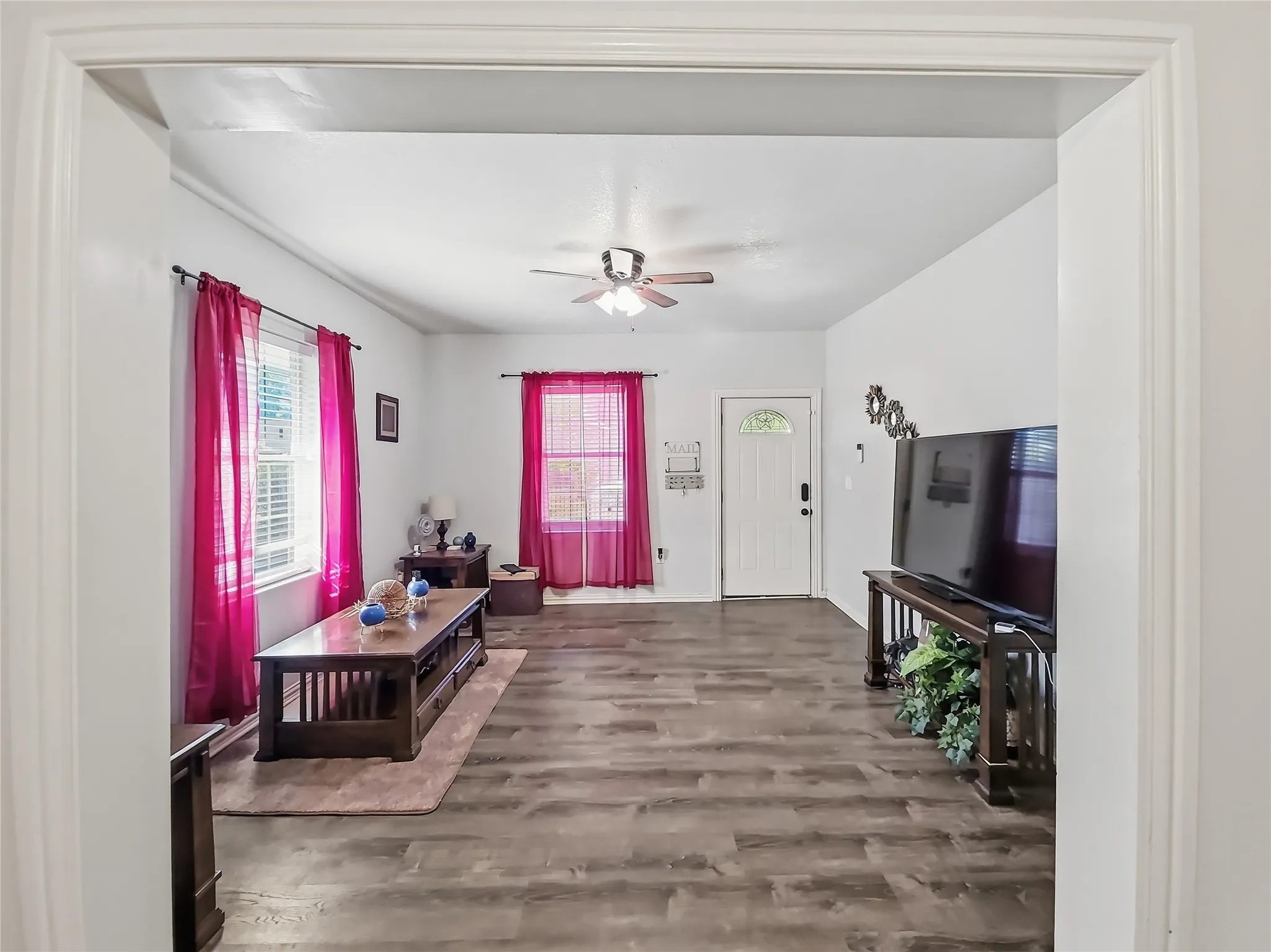 Single Family Residence For Sale in Tarrant County , 1328 Elmwood Avenue, Fort Worth, Texas 76104, 3 Bedroom, 2 Bathroom, Garage spaces, 1,632 Sqft, built in 1929, mls#21406505, Real Estate Agent in Fort Worth, Homes For Sale in Tarrant county, Homes For Sale in Fort Worth, Realtor in Fort Worth Texas, Real Estate Brokerage Independent Realty Texas, Luminita Cordes Realtor