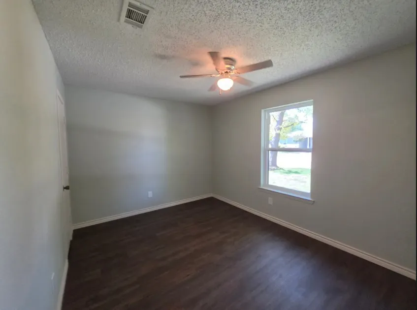 Single Family Residence For Sale in Tarrant County , 421 Allencrest Drive, White Settlement, Texas 76108, 3 Bedroom, 2 Bathroom, 2 Garage spaces, 1,280 Sqft, built in 1985, mls#21407631, Real Estate Agent in White Settlement, Homes For Sale in Tarrant county, Homes For Sale in White Settlement, Realtor in White Settlement Texas, Real Estate Brokerage Independent Realty Texas, Luminita Cordes Realtor